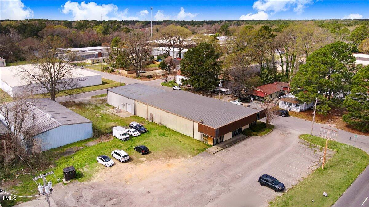 111 Hines Street W Property Photo 16