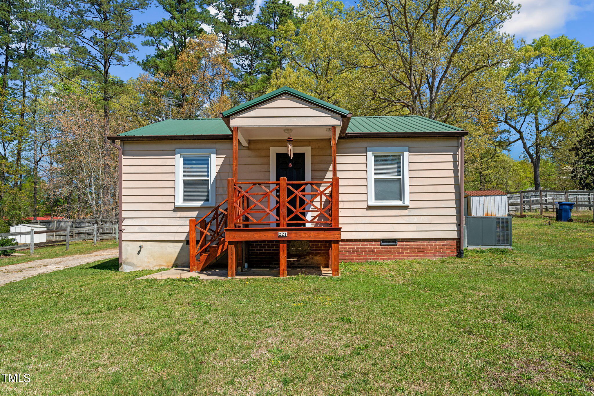 221 Stroud Street Property Photo 1