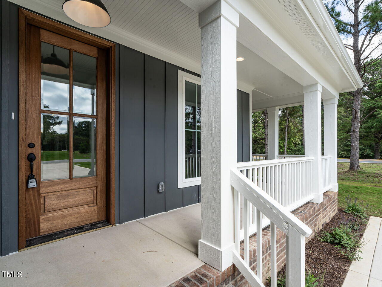 1000 Azalea Garden Circle Property Photo 3