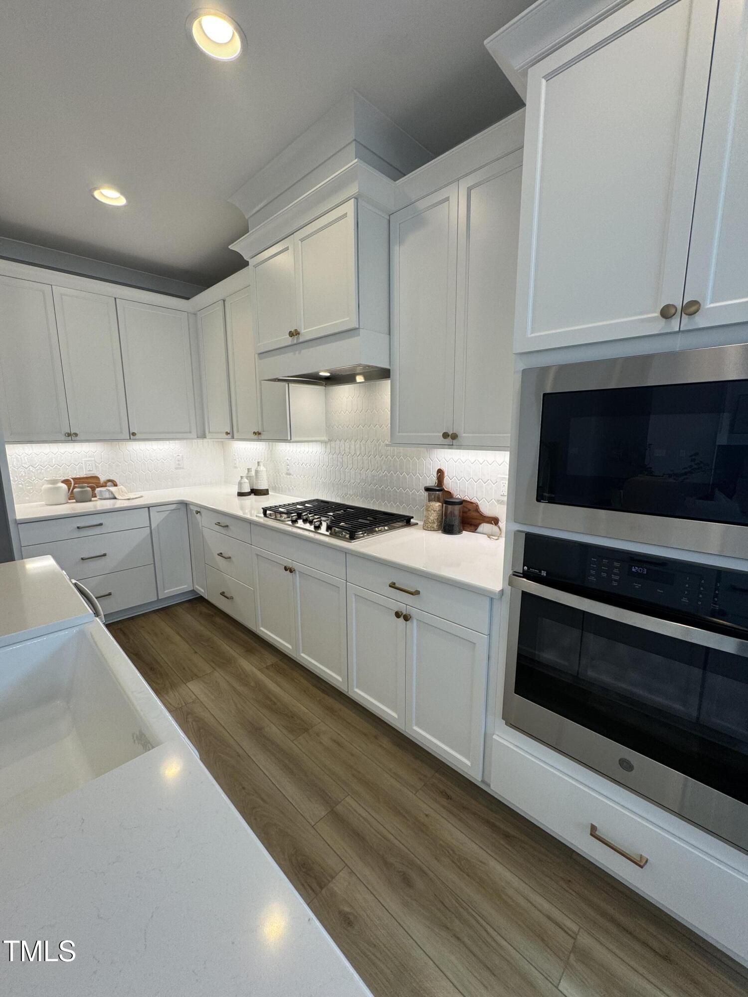 1000 Azalea Garden Circle Property Photo 8