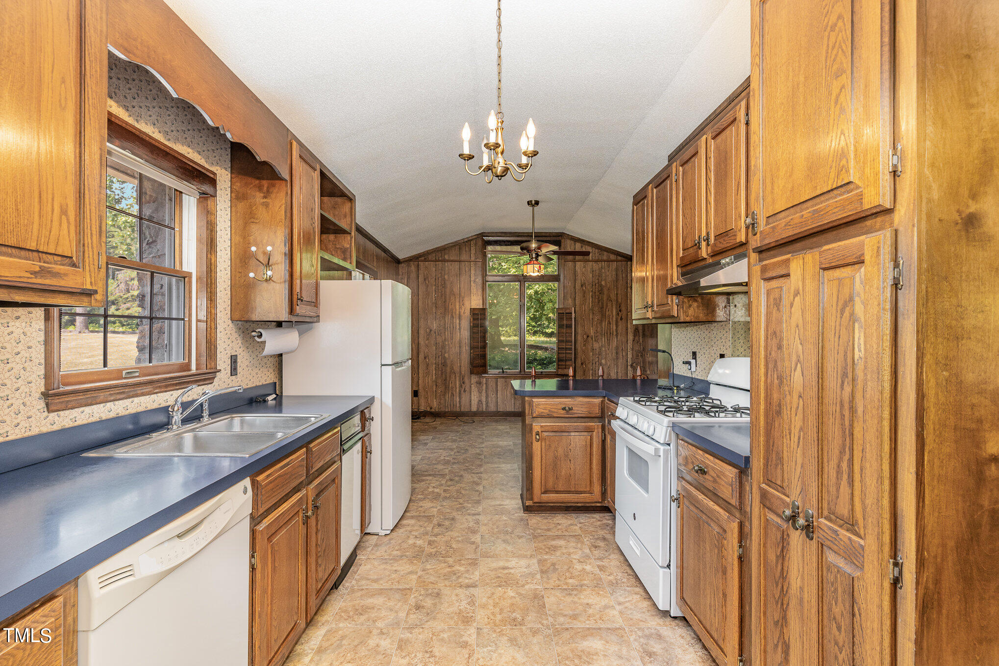 8450 Perry Road Property Photo 14