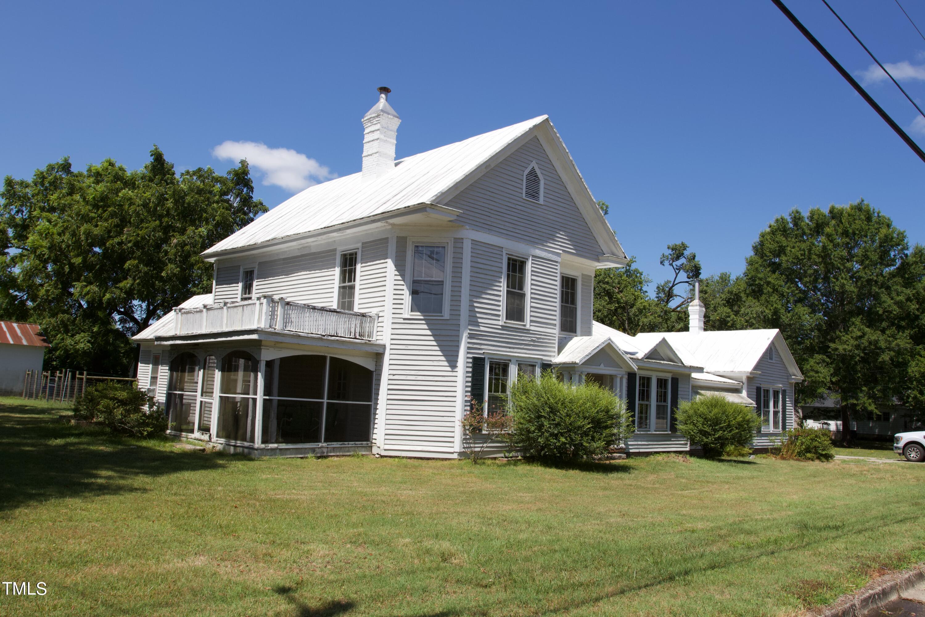 9358 Main Street Property Photo
