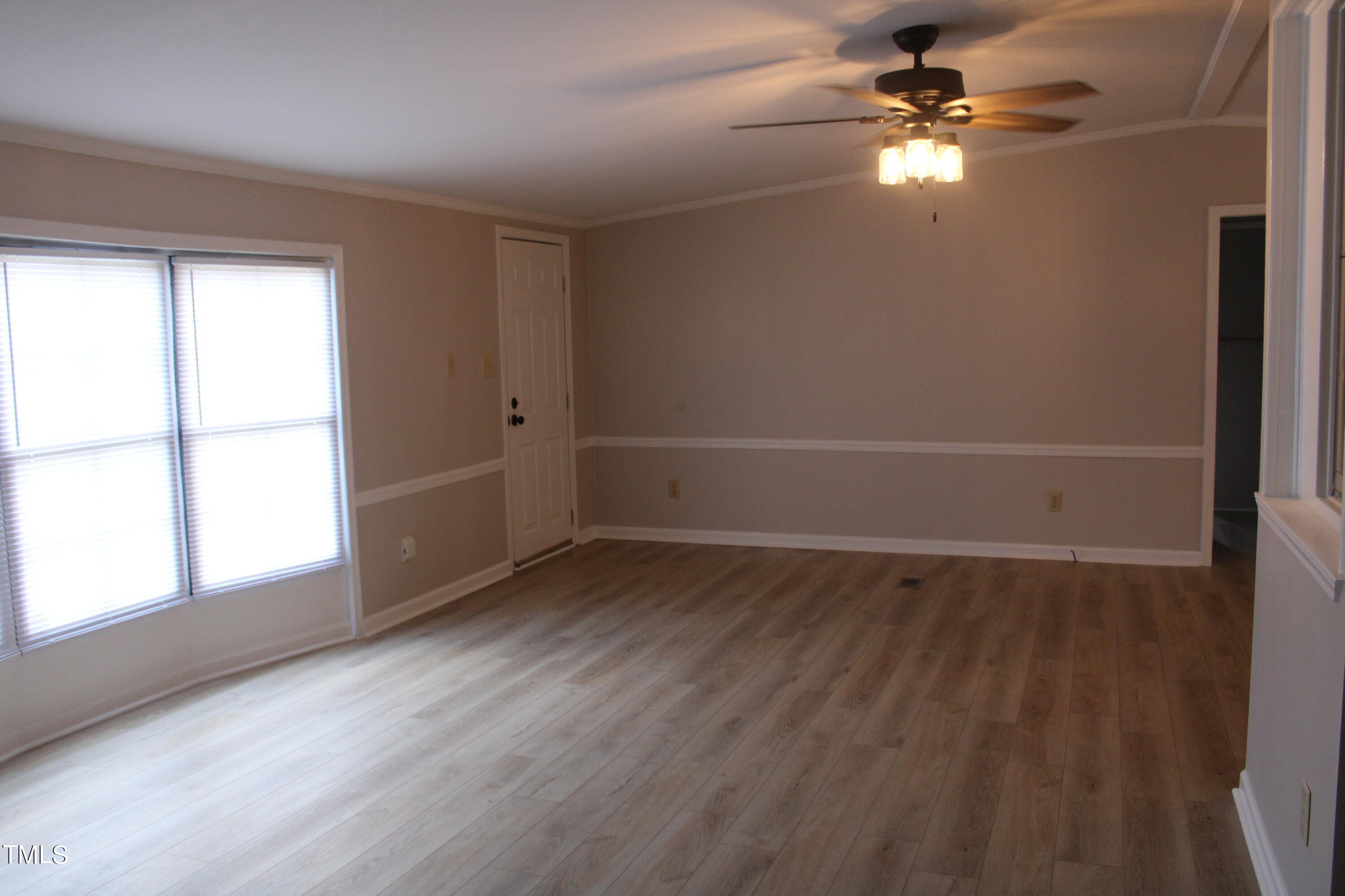 515 W 7th Street Property Photo 17