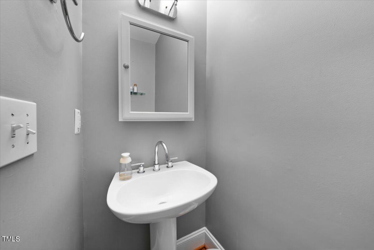 11905 Radner Way Property Photo 6