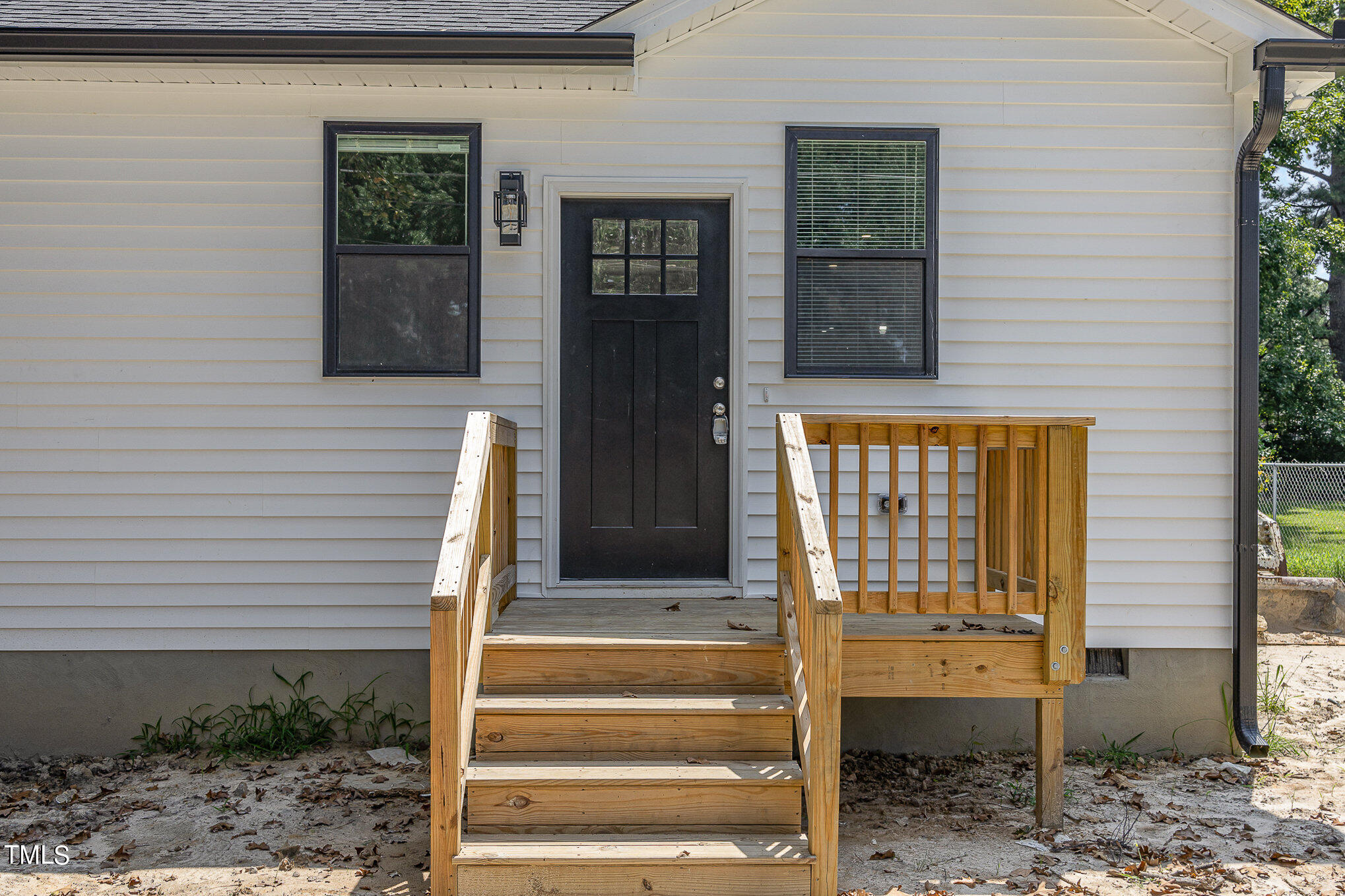 808 Third Avenue Property Photo 1