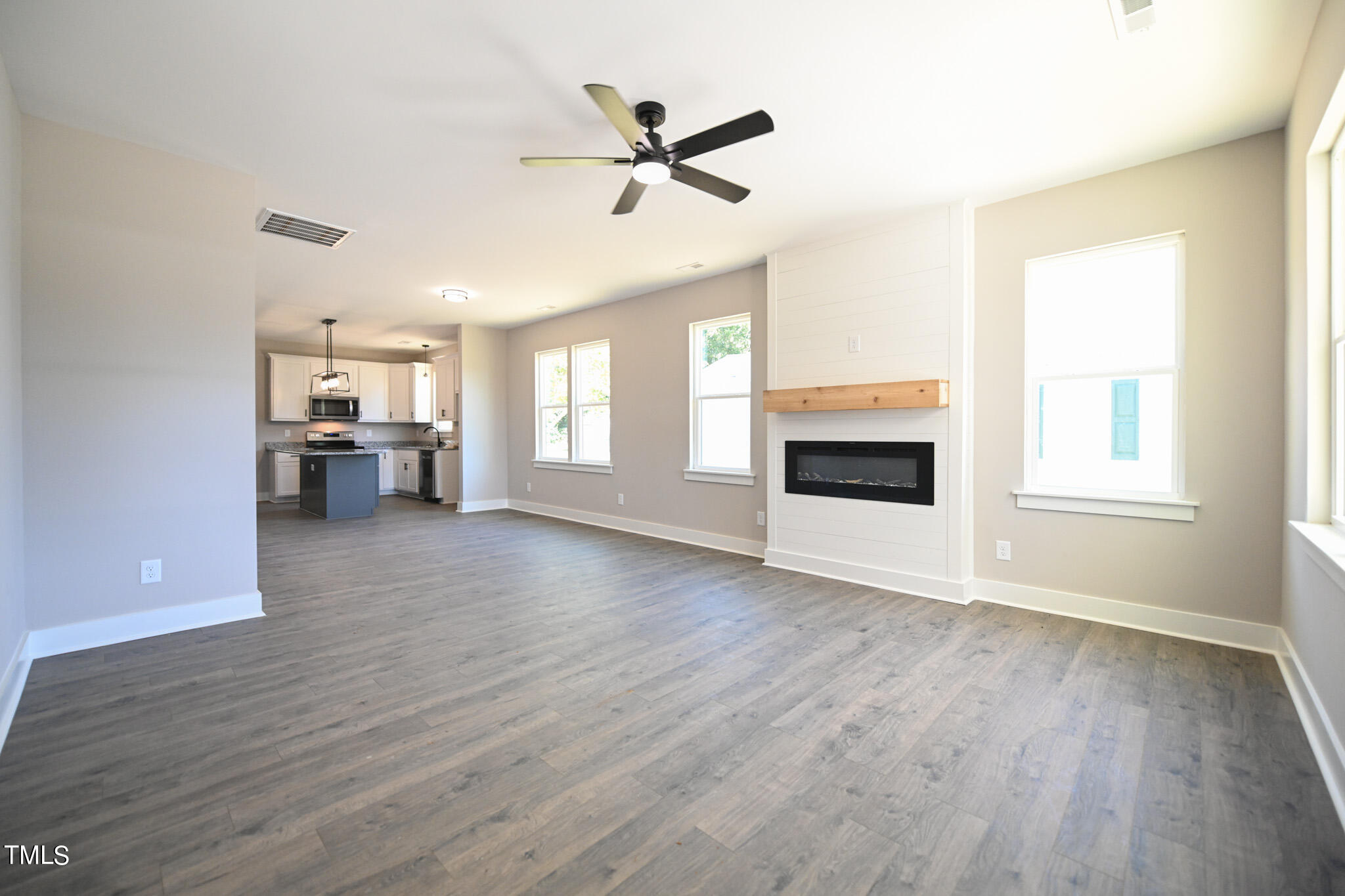 151 E Washington Street Property Photo 4