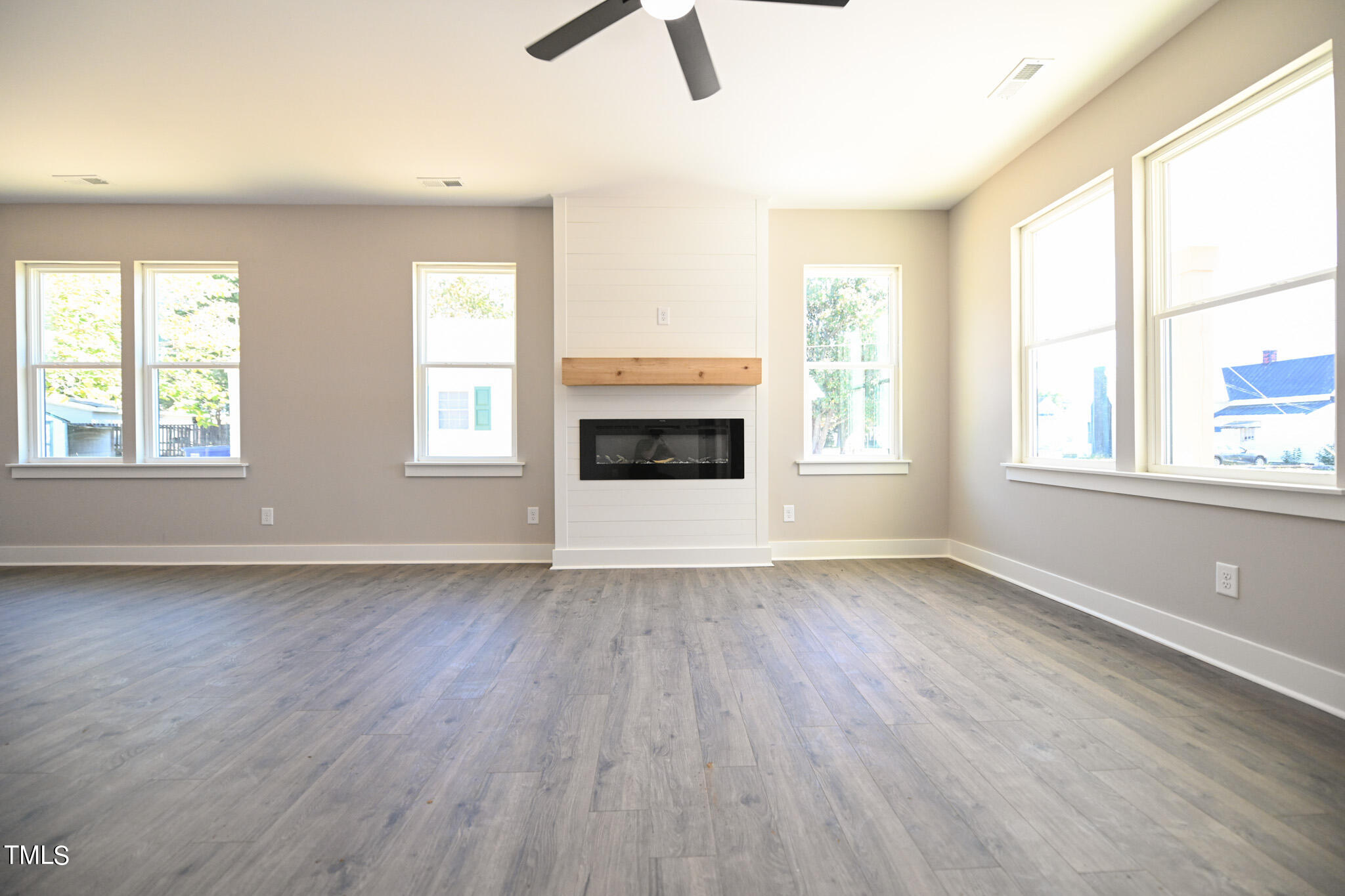 151 E Washington Street Property Photo 5