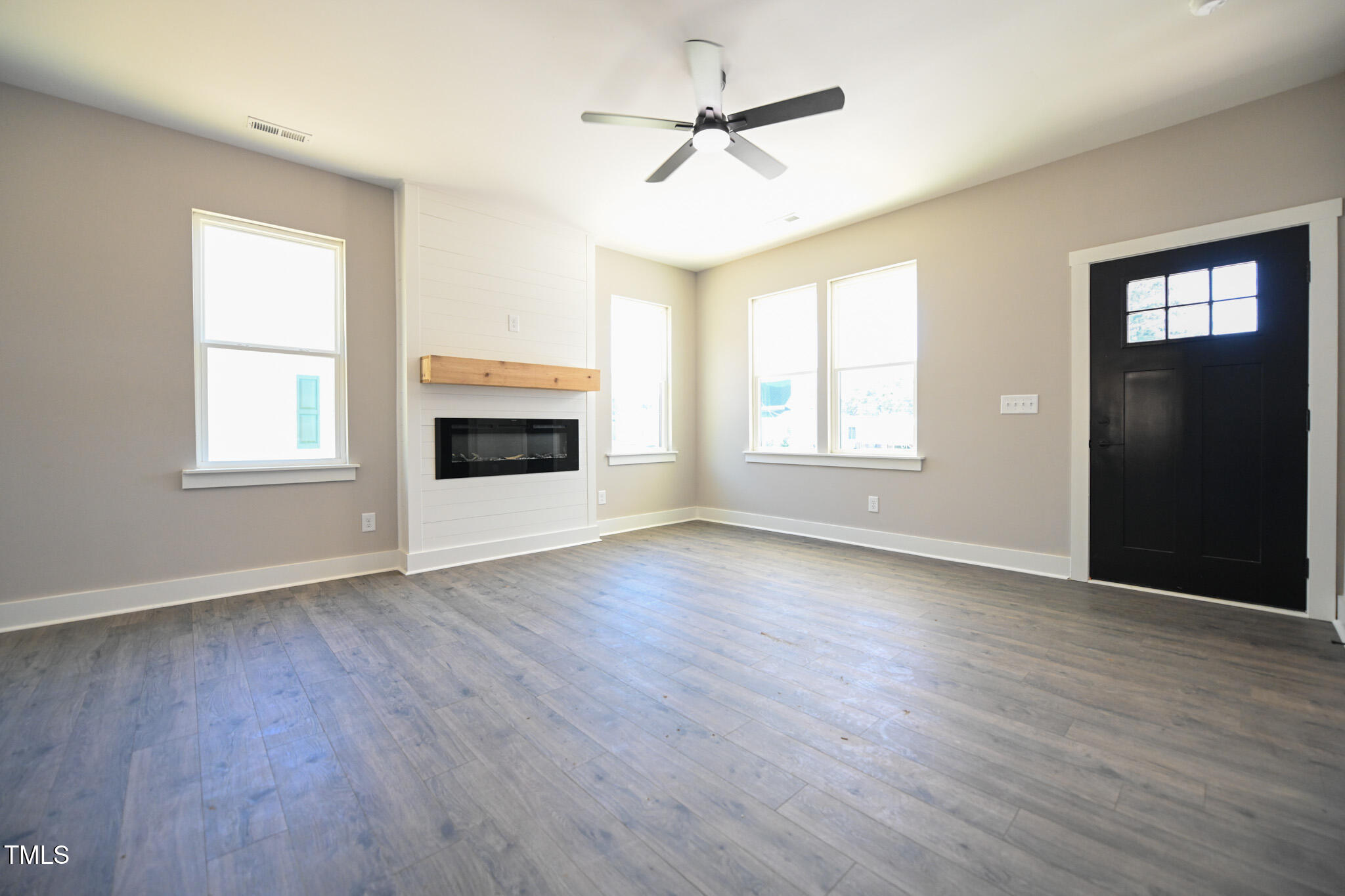151 E Washington Street Property Photo 6