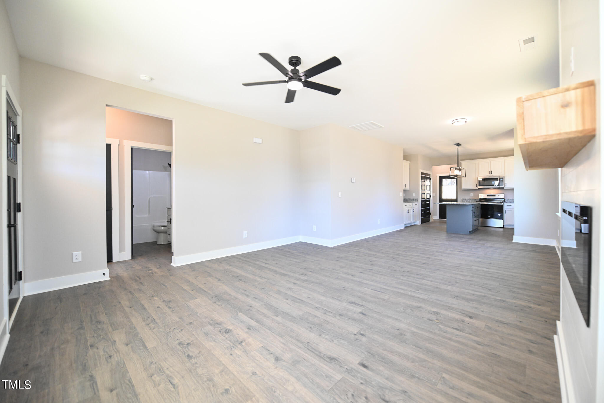 151 E Washington Street Property Photo 8