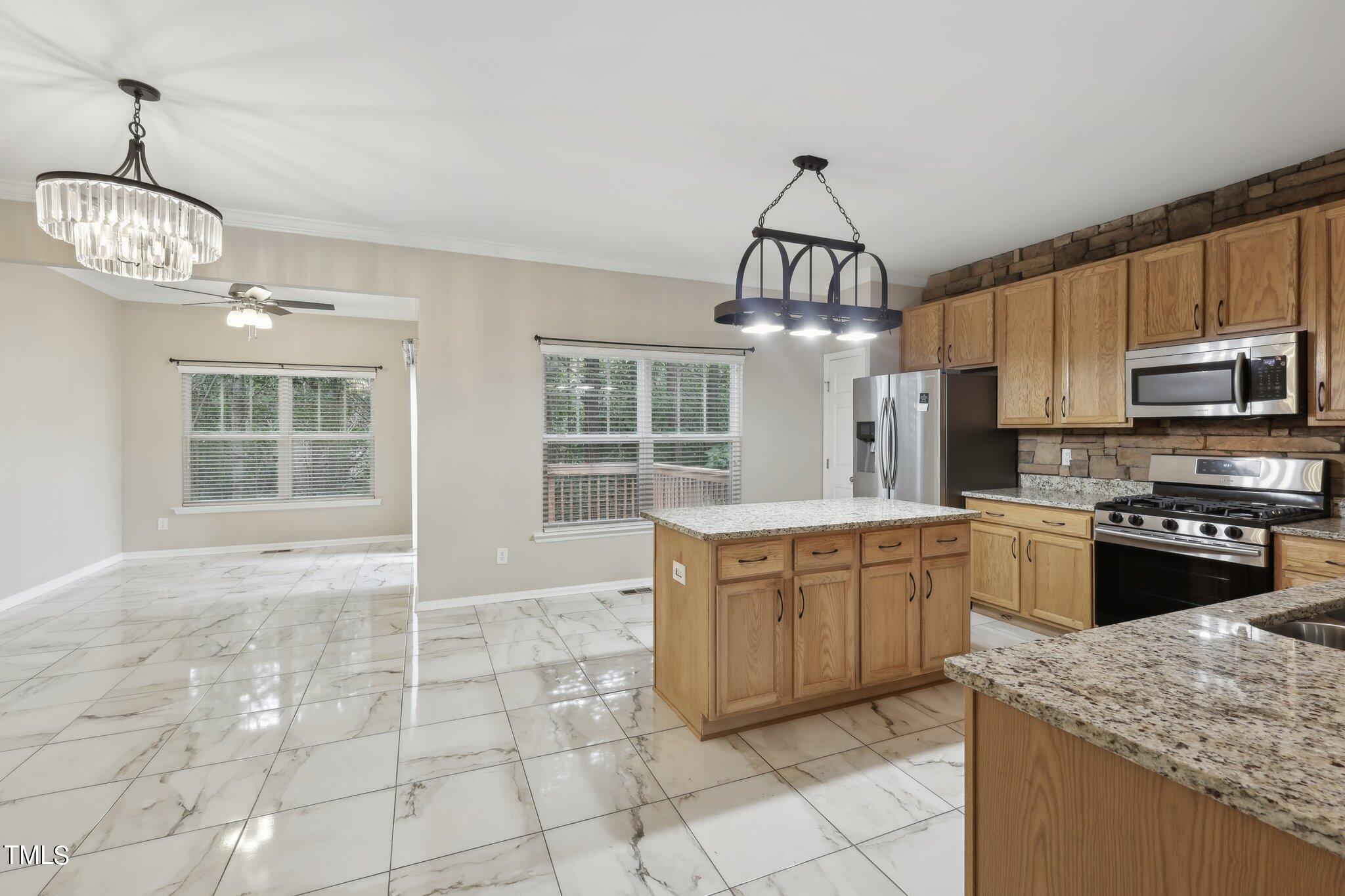 11817 Canemount Street Property Photo 8