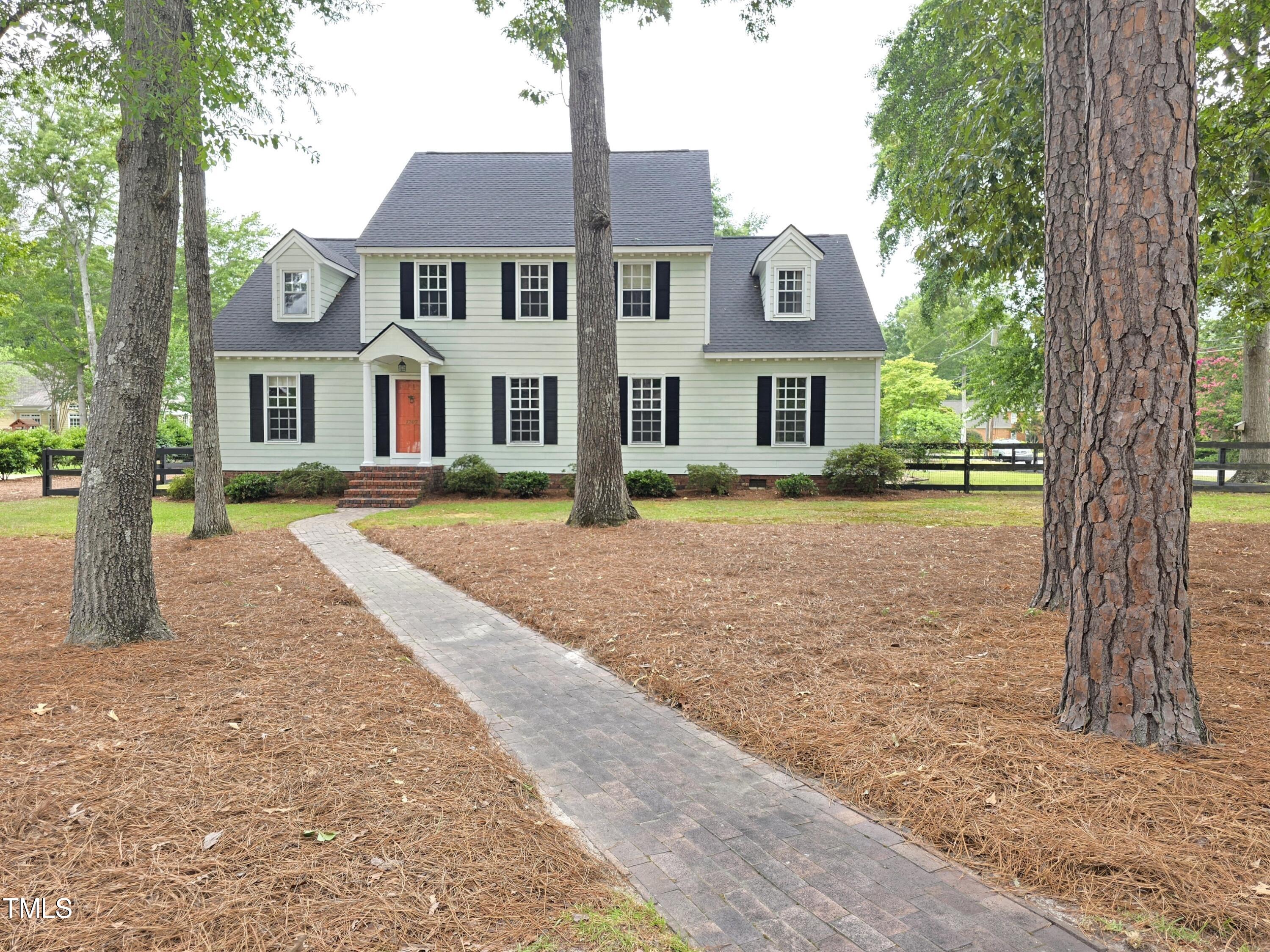 1202 Chestnut Drive Property Photo 1