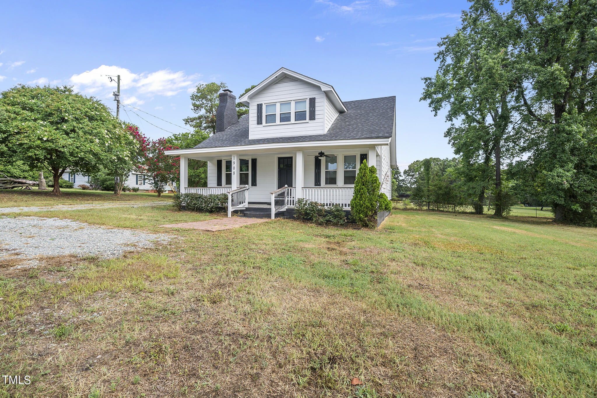 1908 Garner Glen Drive Property Photo 3