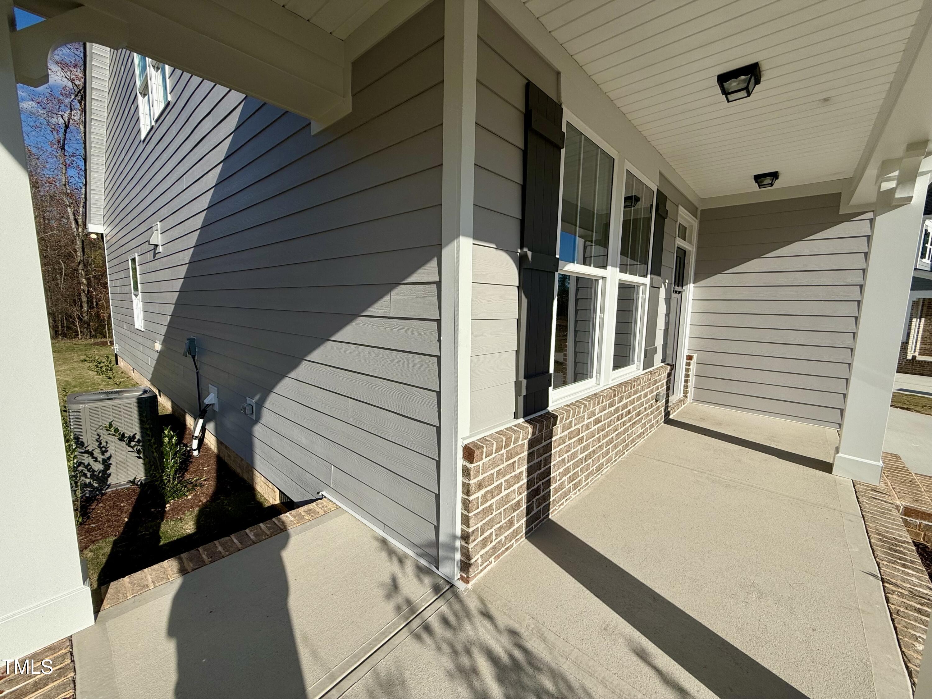 405 Jones Bluff Way Property Photo 2