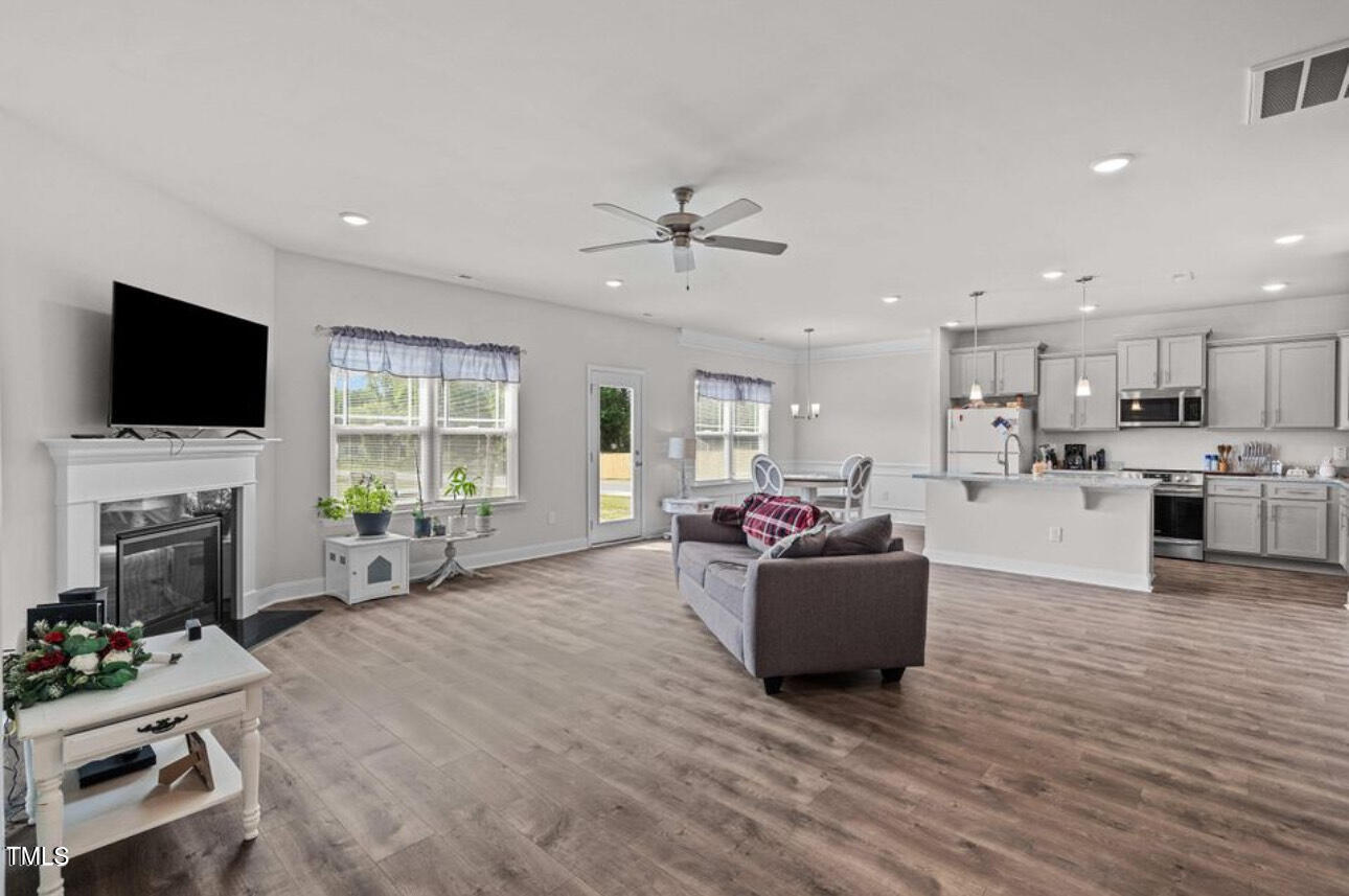 87 S Cousins Court Property Photo 4