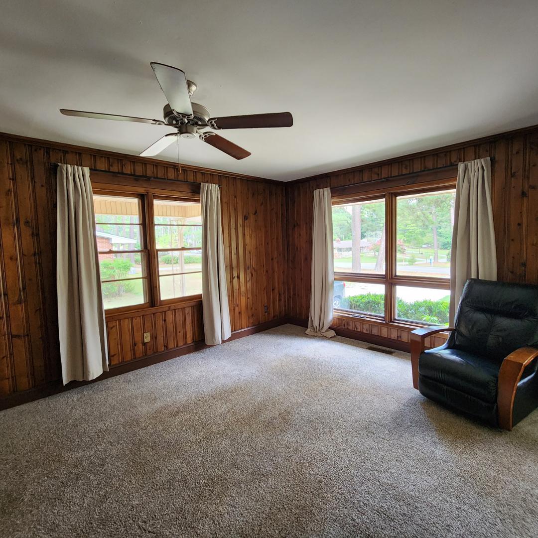 1122 Hodge Road Property Photo 9