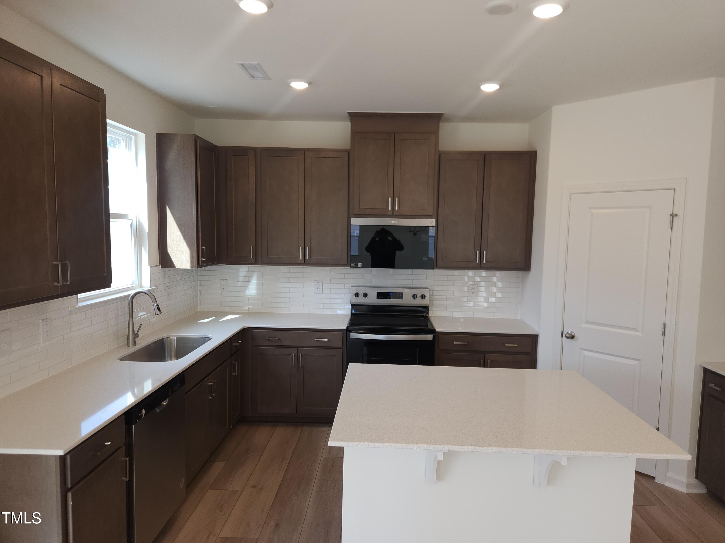 39 Longdale Drive Property Photo 5