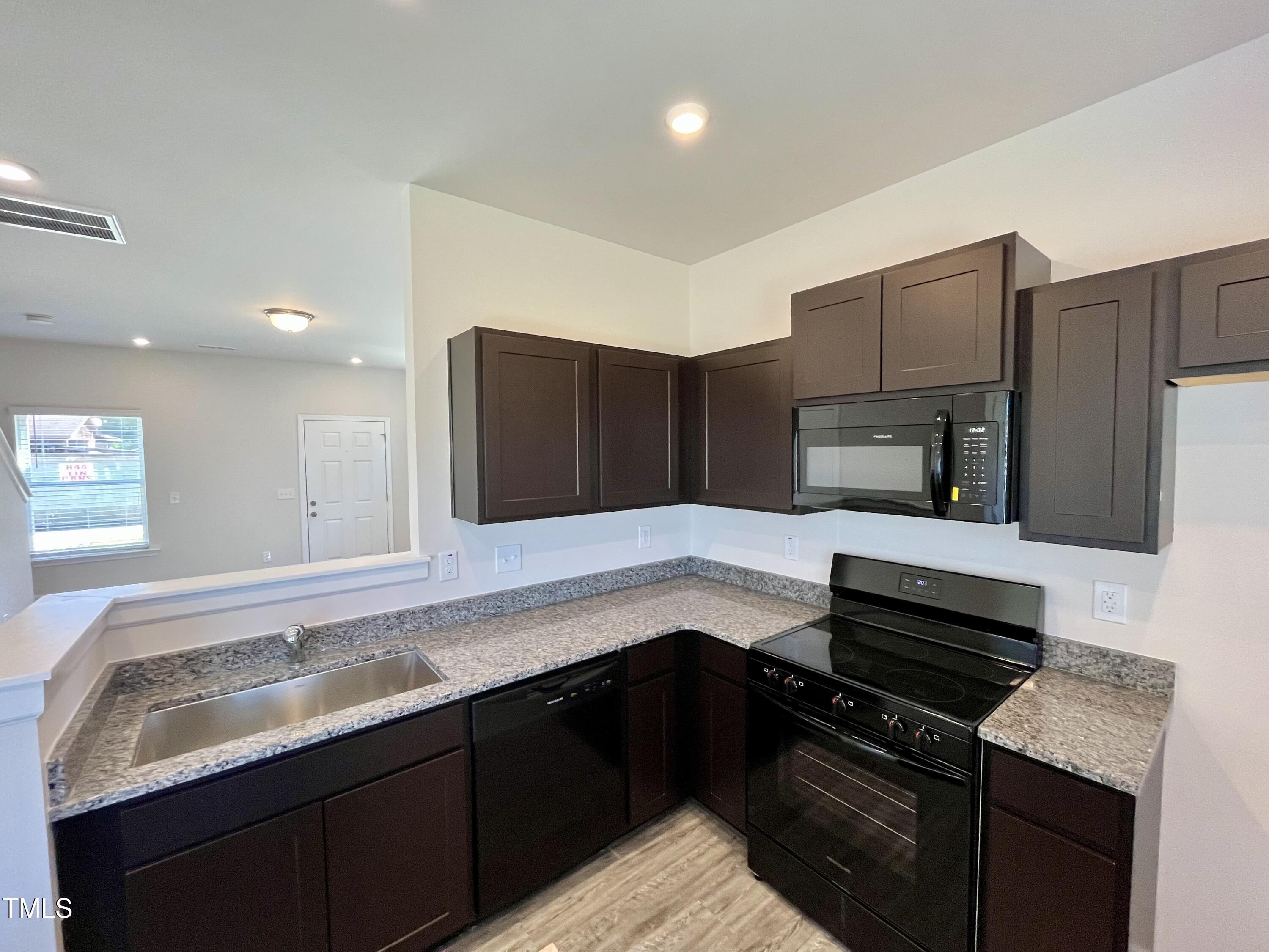 264 Bruce Drive Property Photo 8