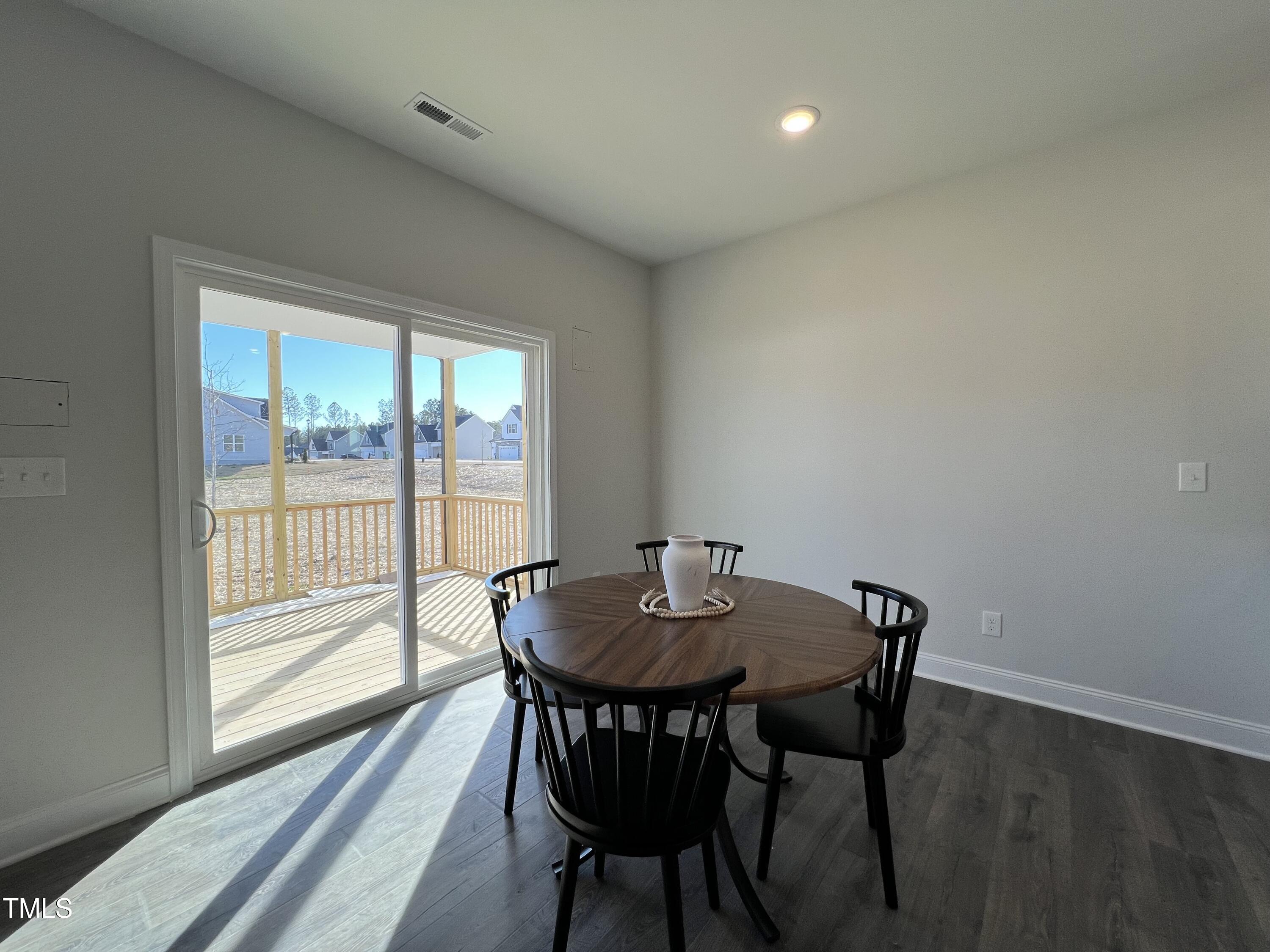 370 E Clydes Point Way Property Photo 5