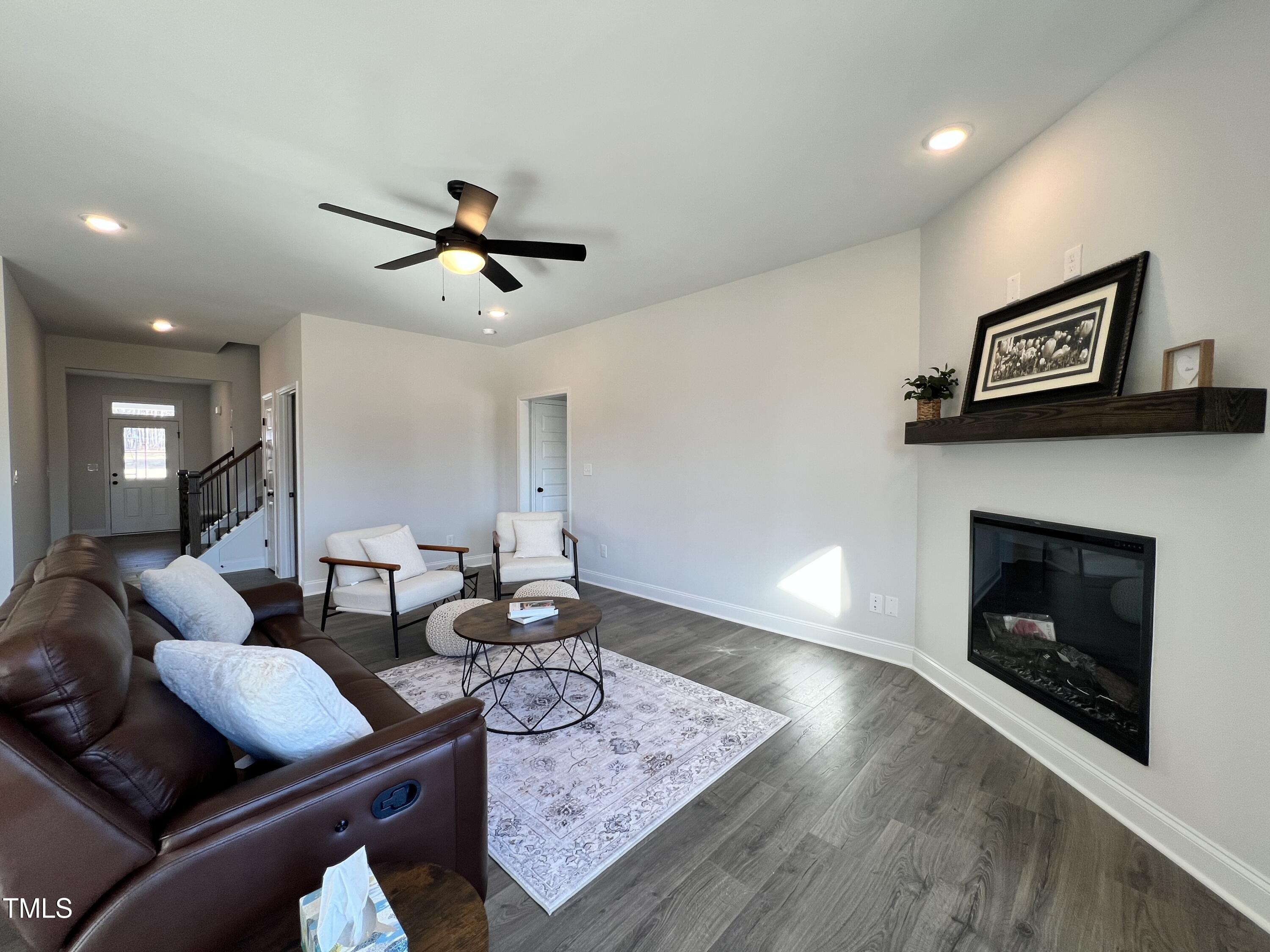 370 E Clydes Point Way Property Photo 8