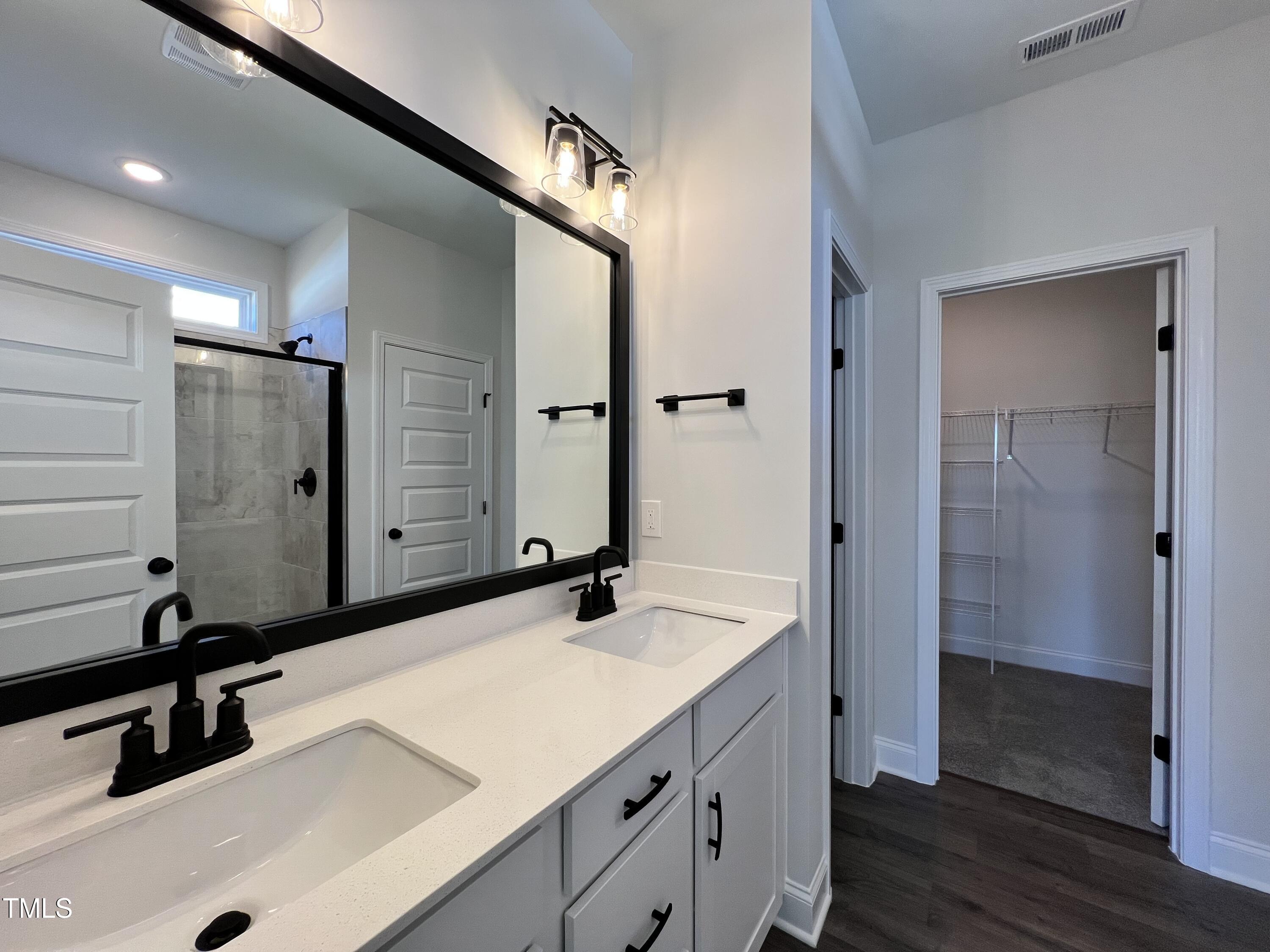 370 E Clydes Point Way Property Photo 11