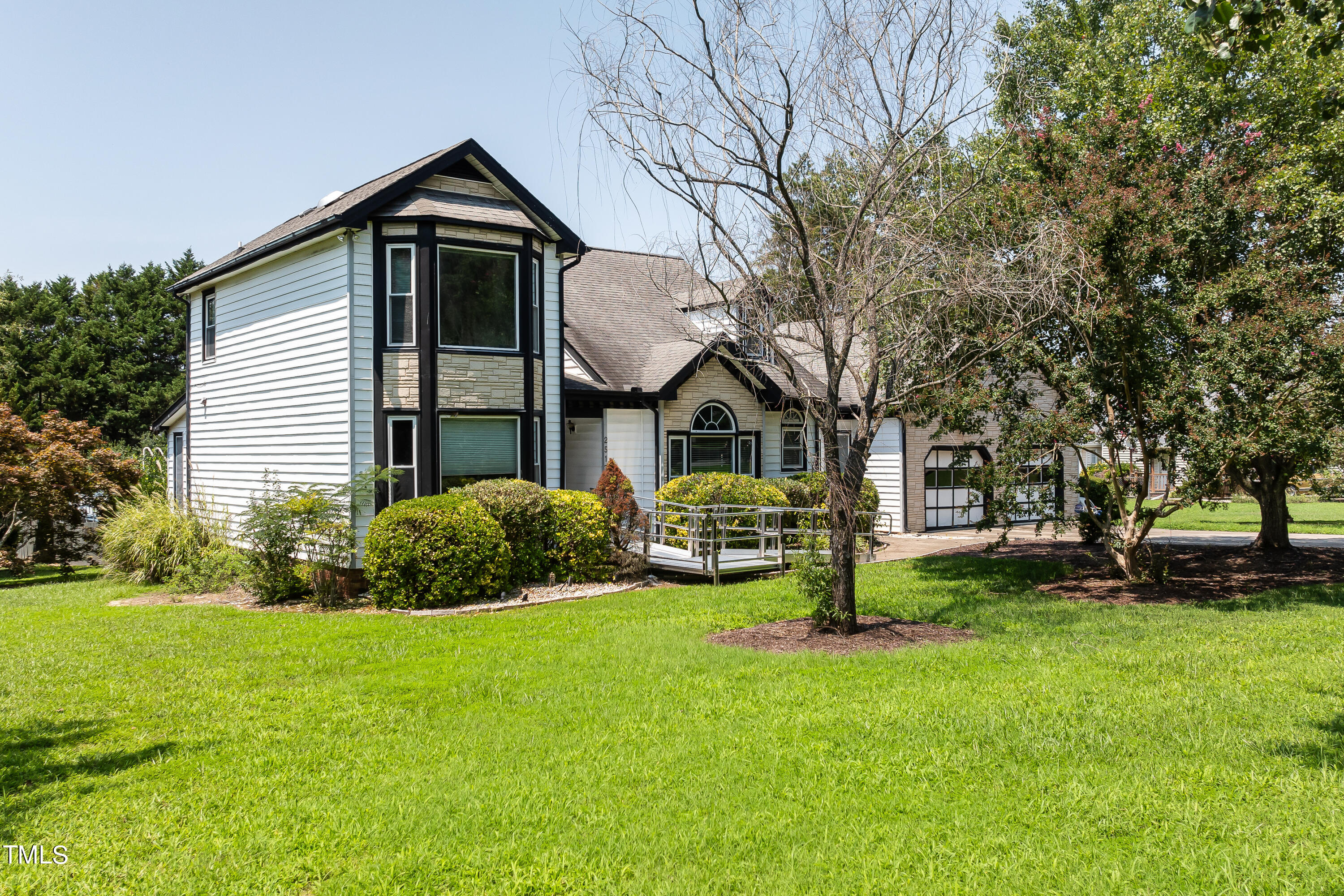 2517 Oakes Plantation Drive Property Photo 2