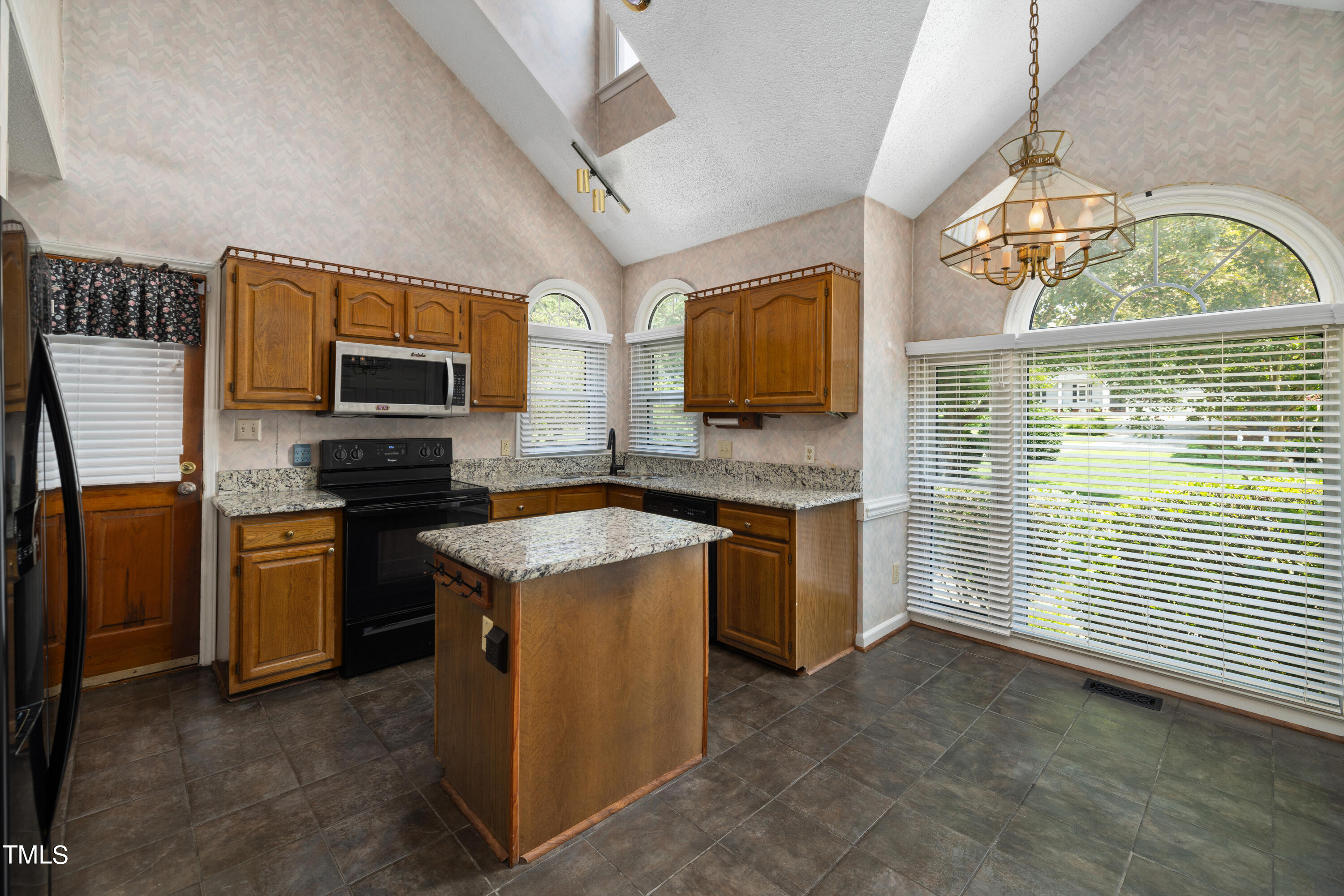 2517 Oakes Plantation Drive Property Photo 6