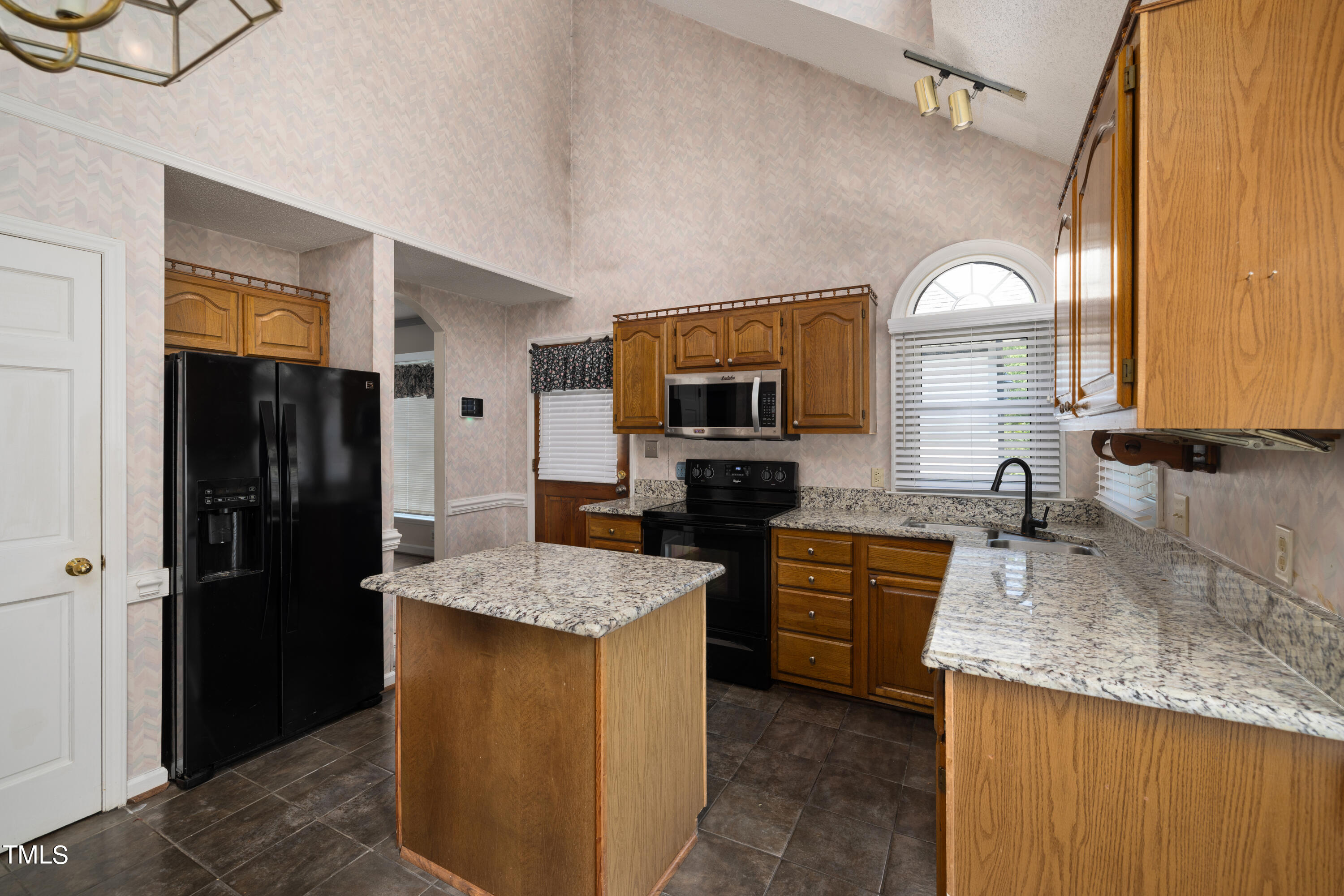 2517 Oakes Plantation Drive Property Photo 7