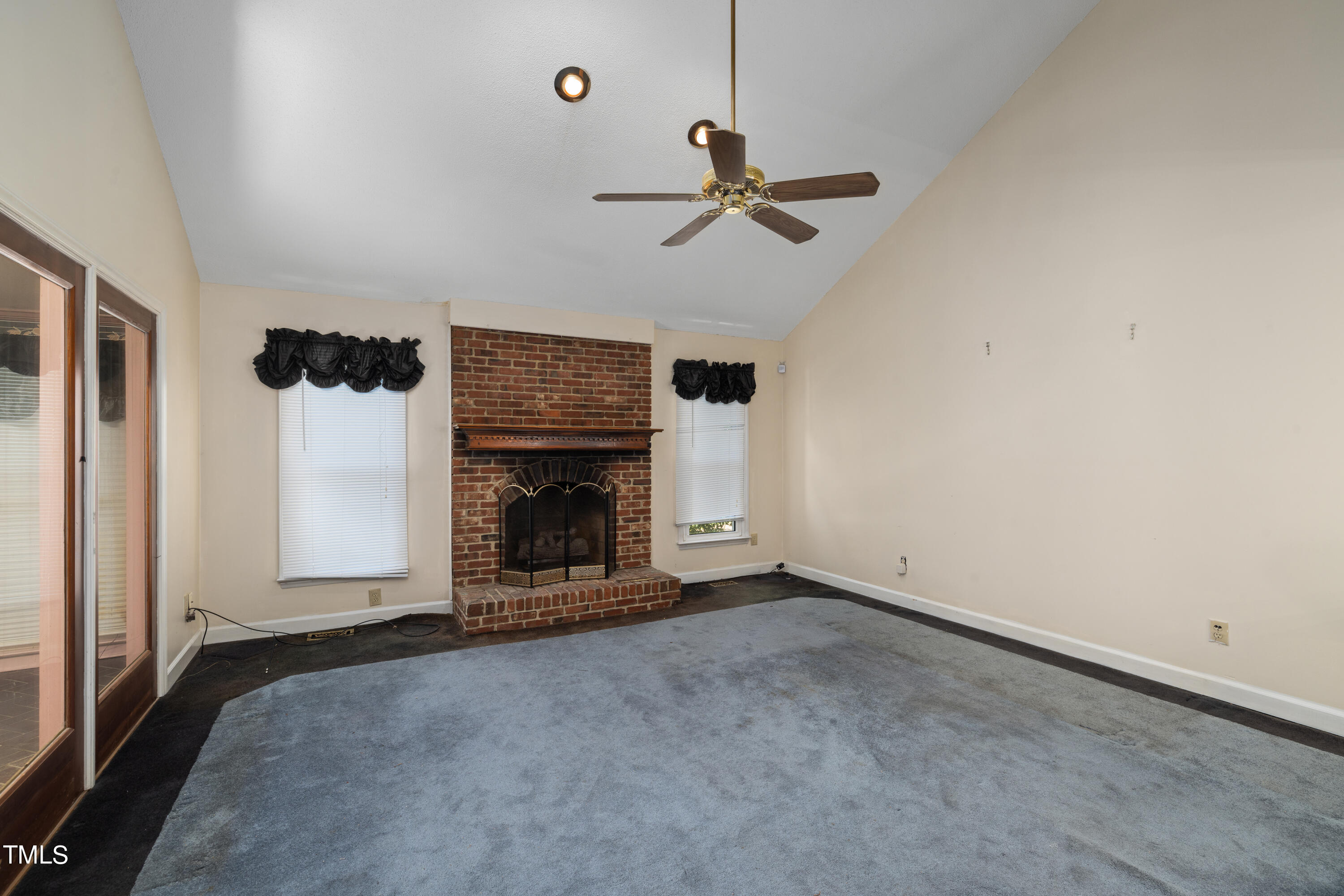 2517 Oakes Plantation Drive Property Photo 11