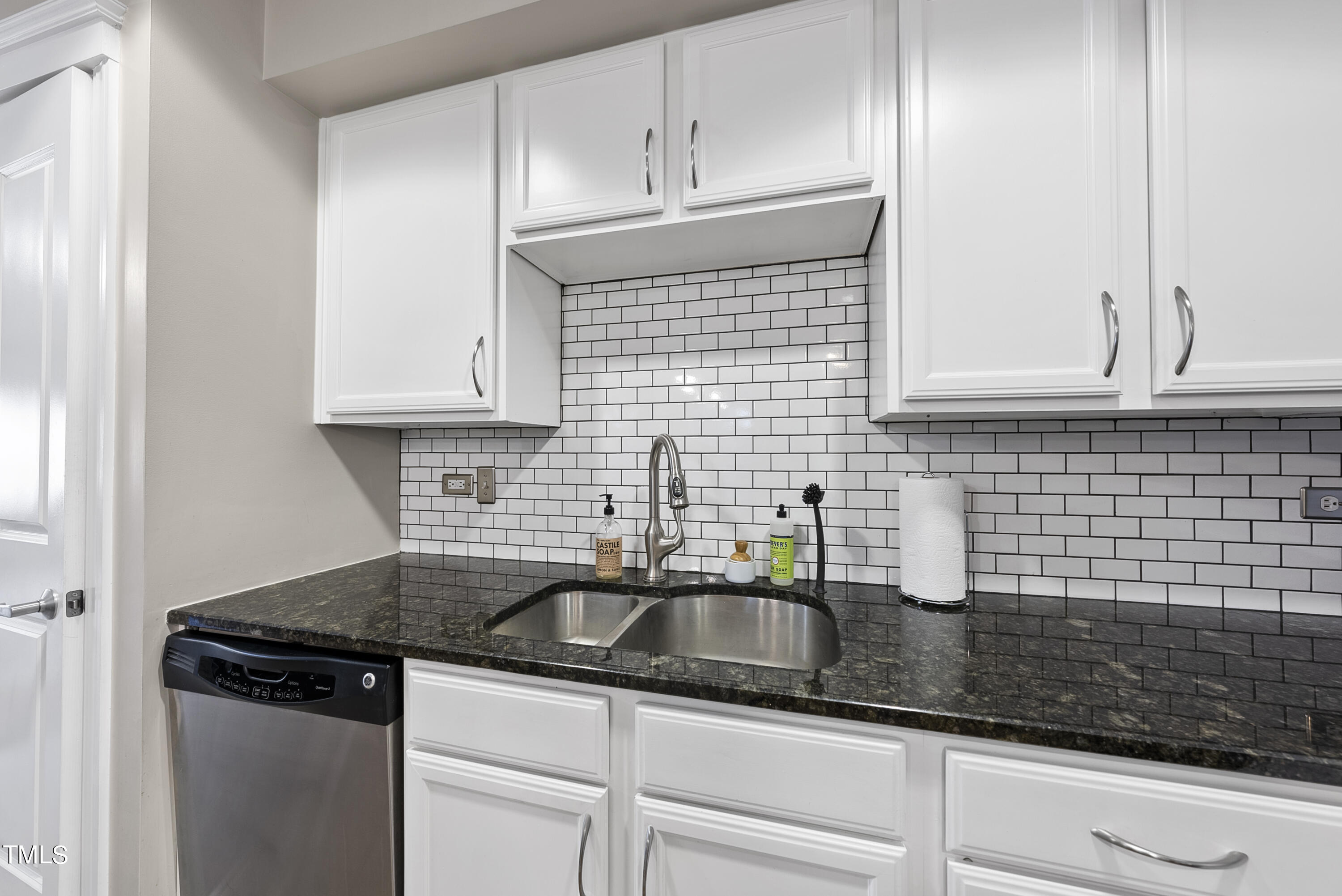 222 Glenwood Avenue # 307 Property Photo 5