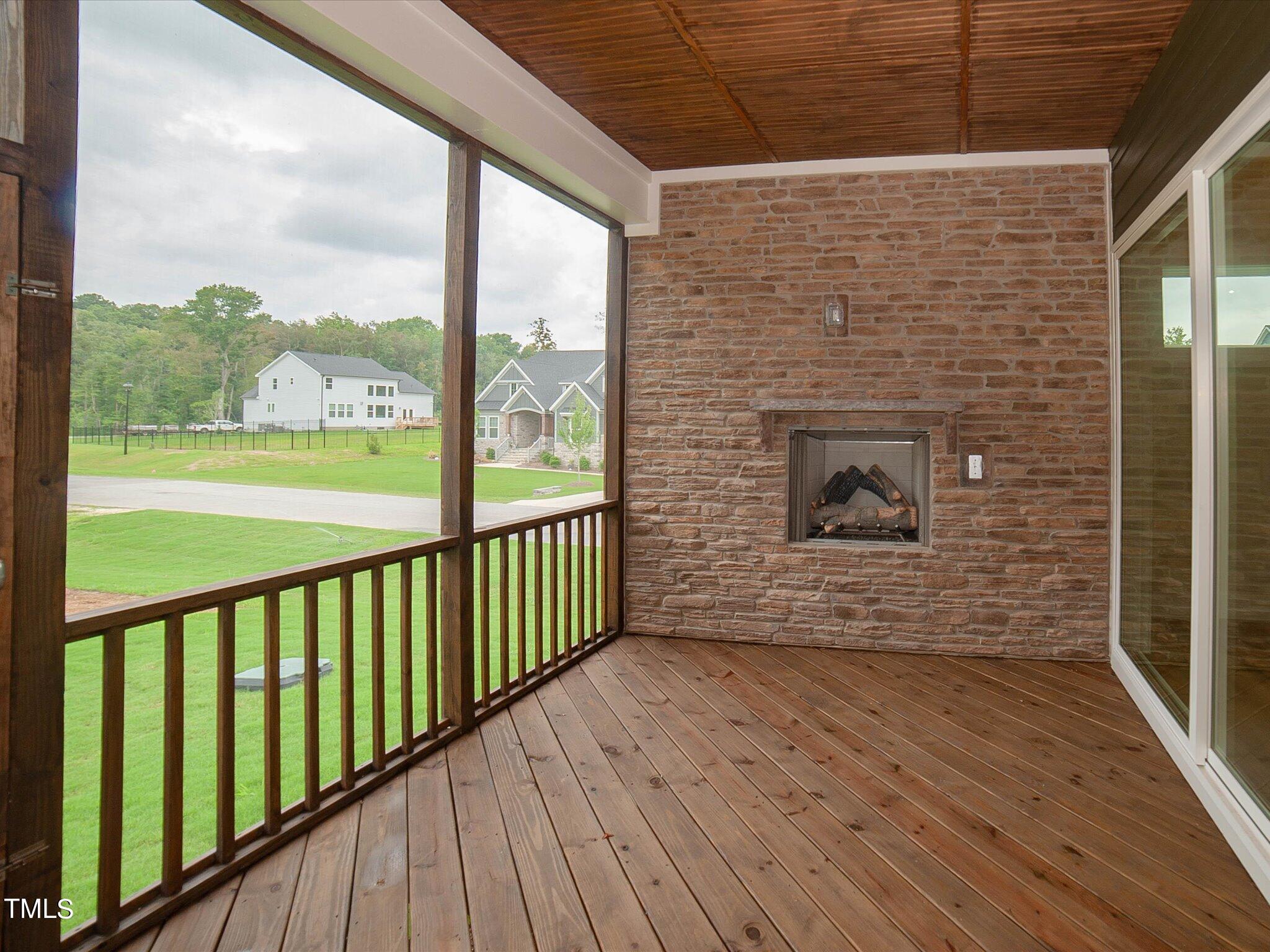 16 Autumn Breeze Court Property Photo 5