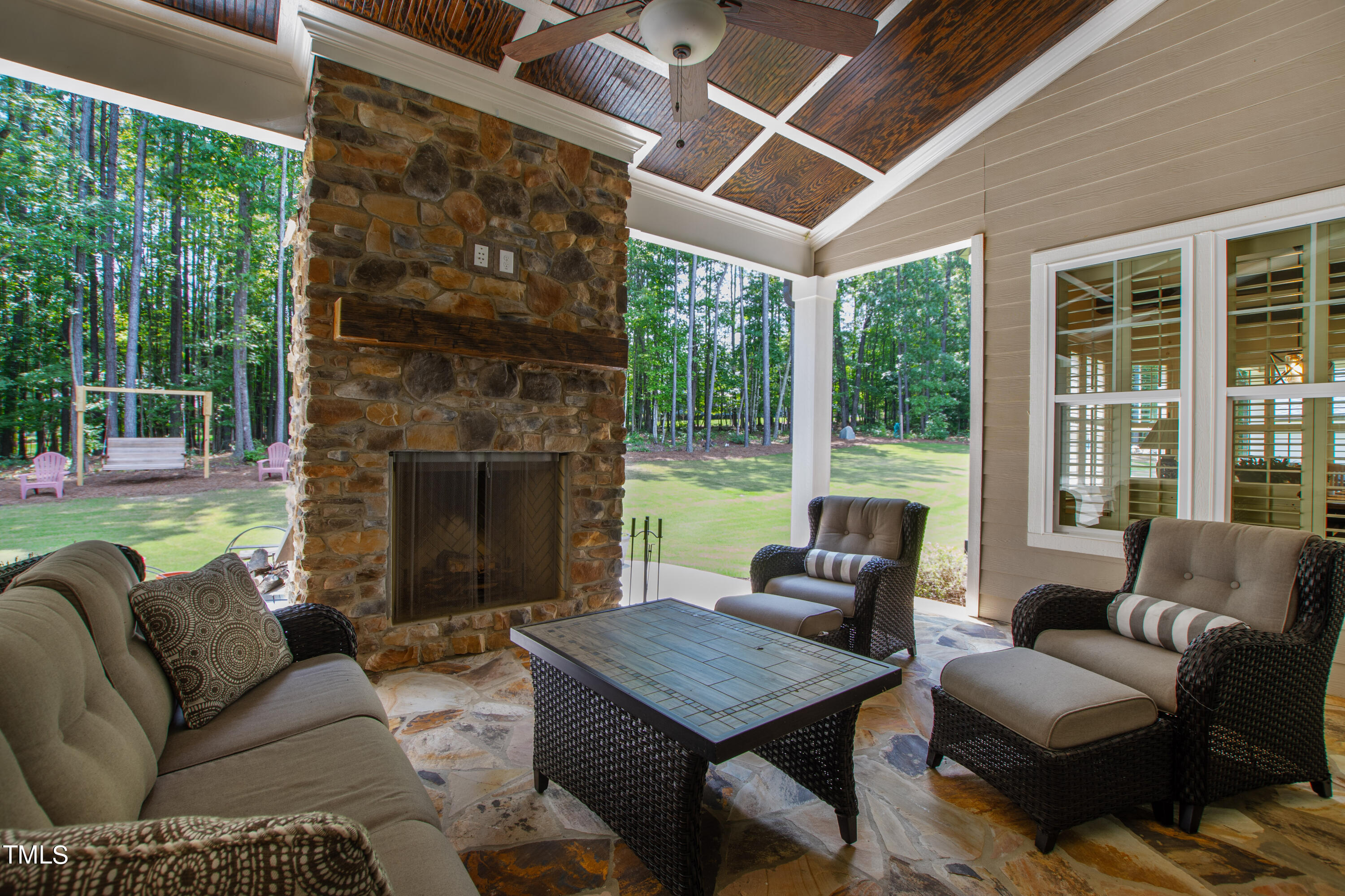 1009 Northshore Drive Property Photo 4