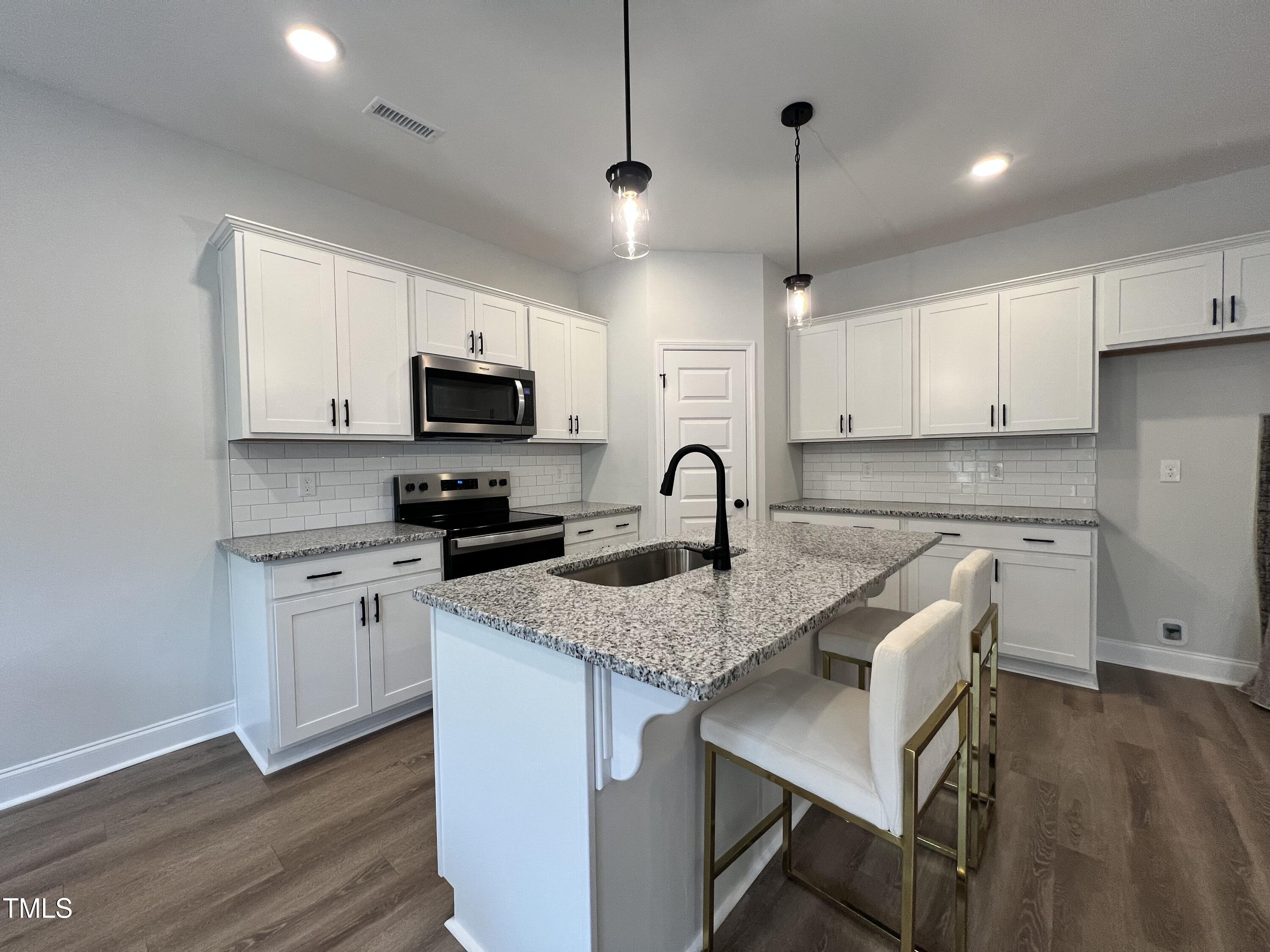 152 S Mistflower Street Property Photo 3