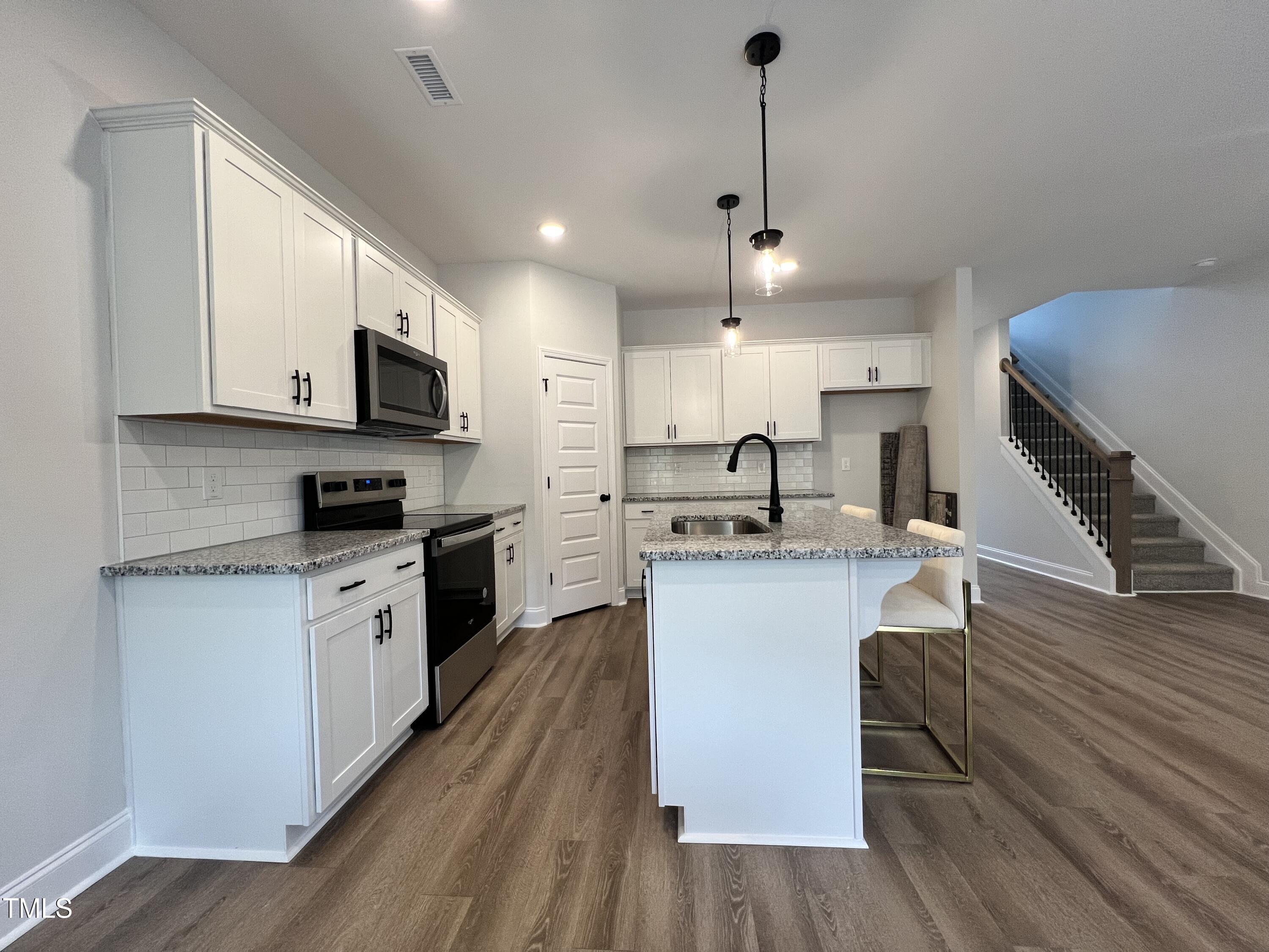 152 S Mistflower Street Property Photo 4