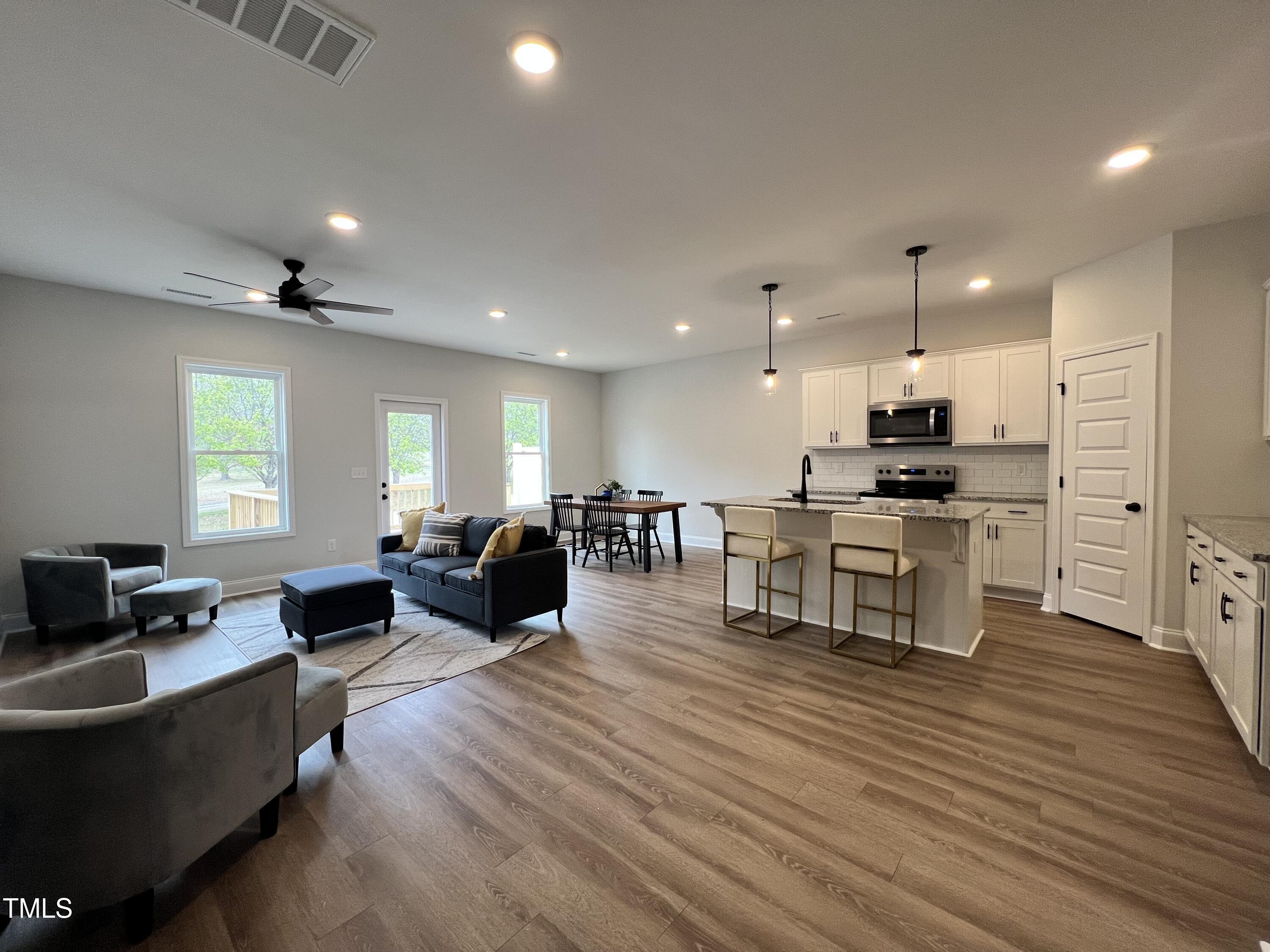 152 S Mistflower Street Property Photo 8