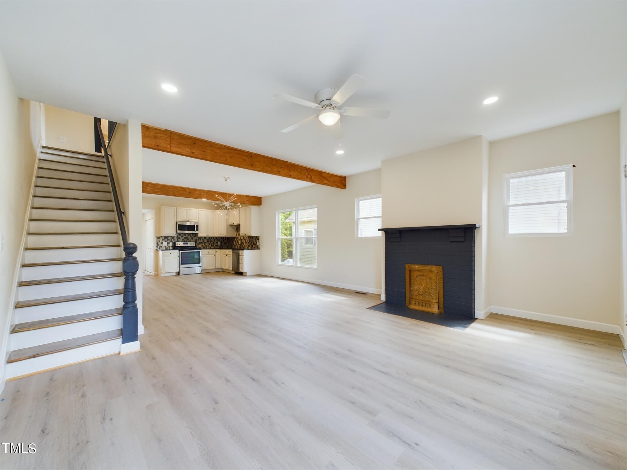 421 E 15th Street 421-423 Property Photo 4
