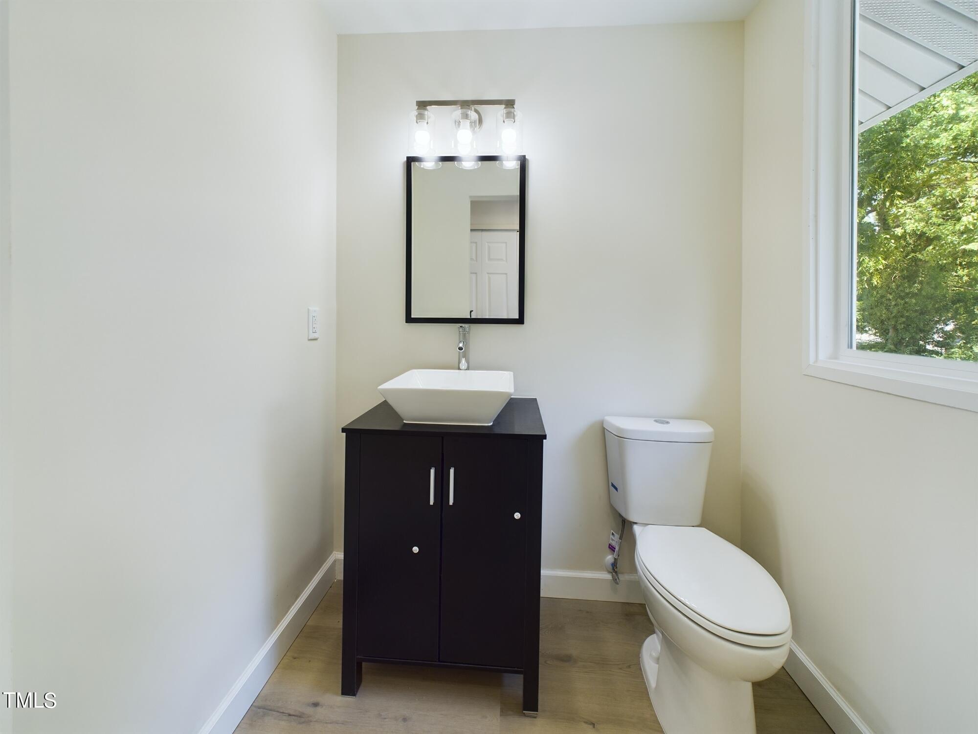 421 E 15th Street 421-423 Property Photo 9