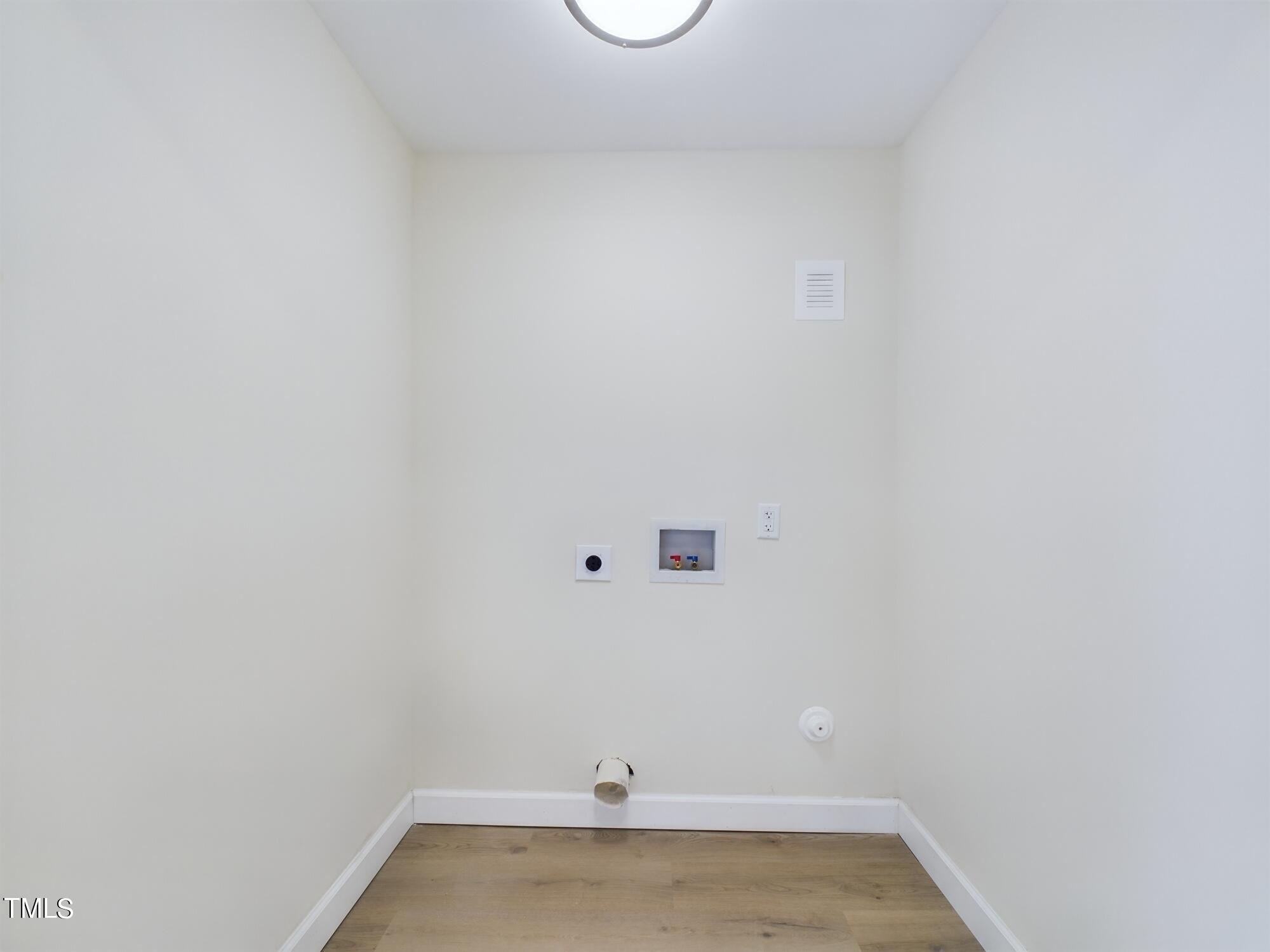 421 E 15th Street 421-423 Property Photo 11