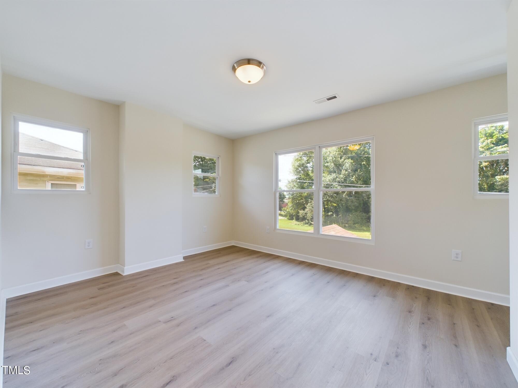 421 E 15th Street 421-423 Property Photo 15