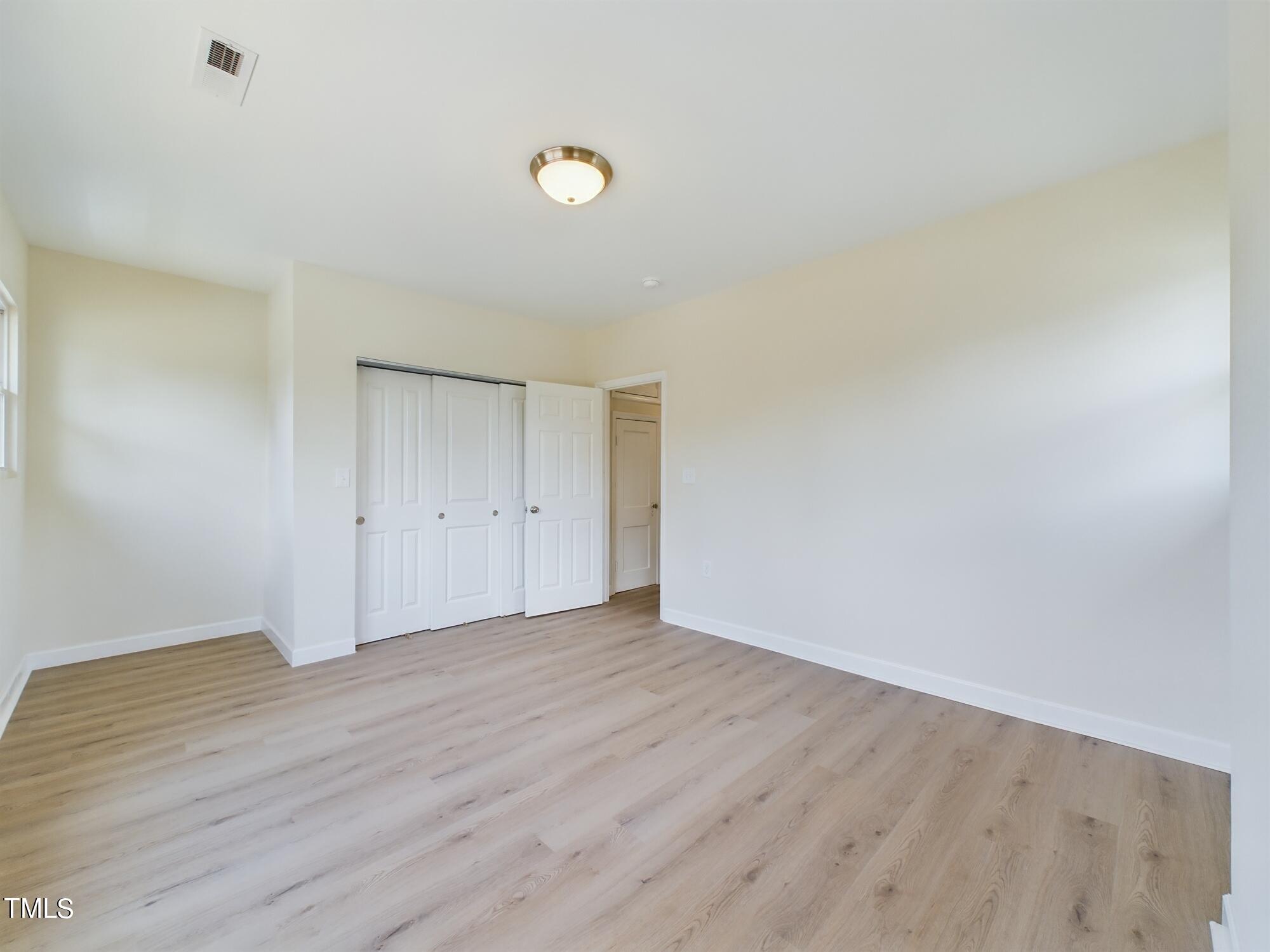 421 E 15th Street 421-423 Property Photo 16