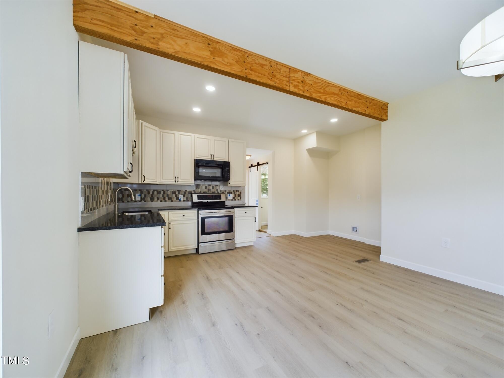 421 E 15th Street 421-423 Property Photo 26