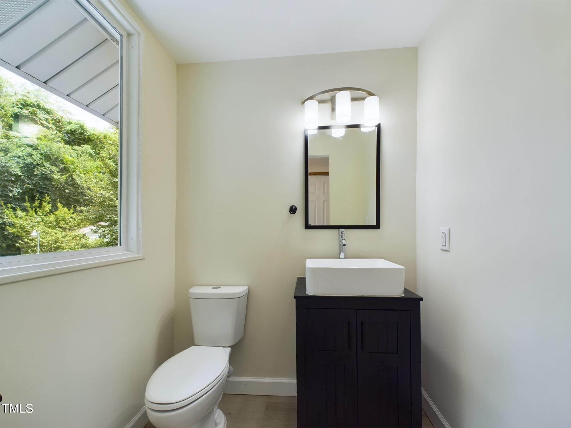 421 E 15th Street 421-423 Property Photo 30