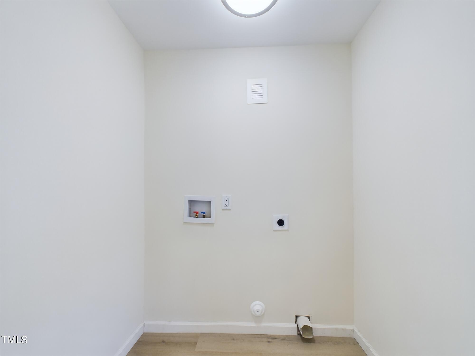 421 E 15th Street 421-423 Property Photo 31