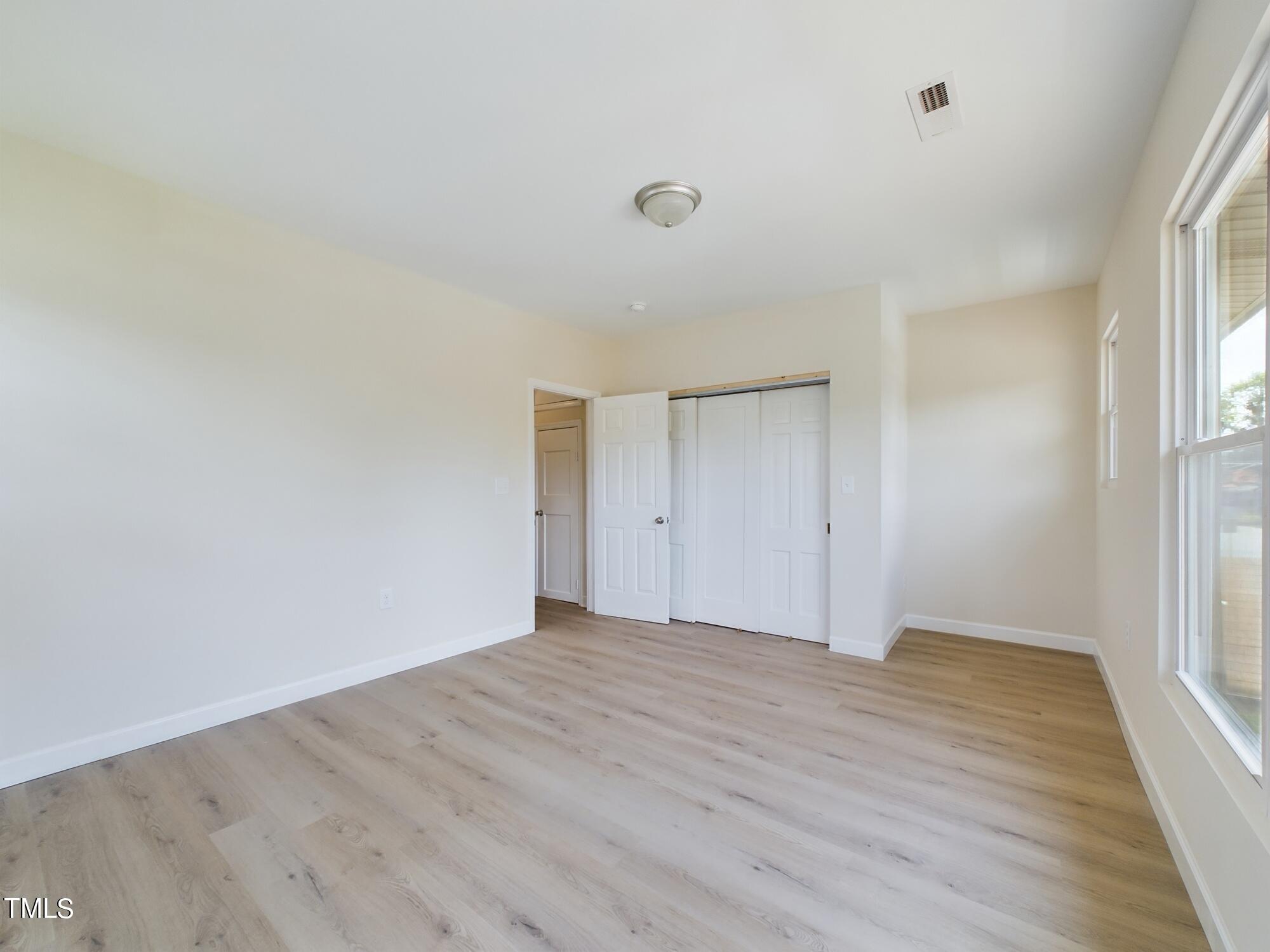 421 E 15th Street 421-423 Property Photo 35