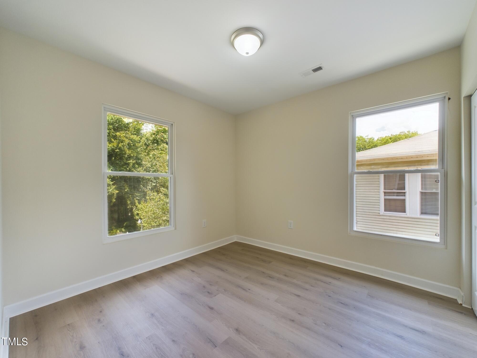 421 E 15th Street 421-423 Property Photo 38