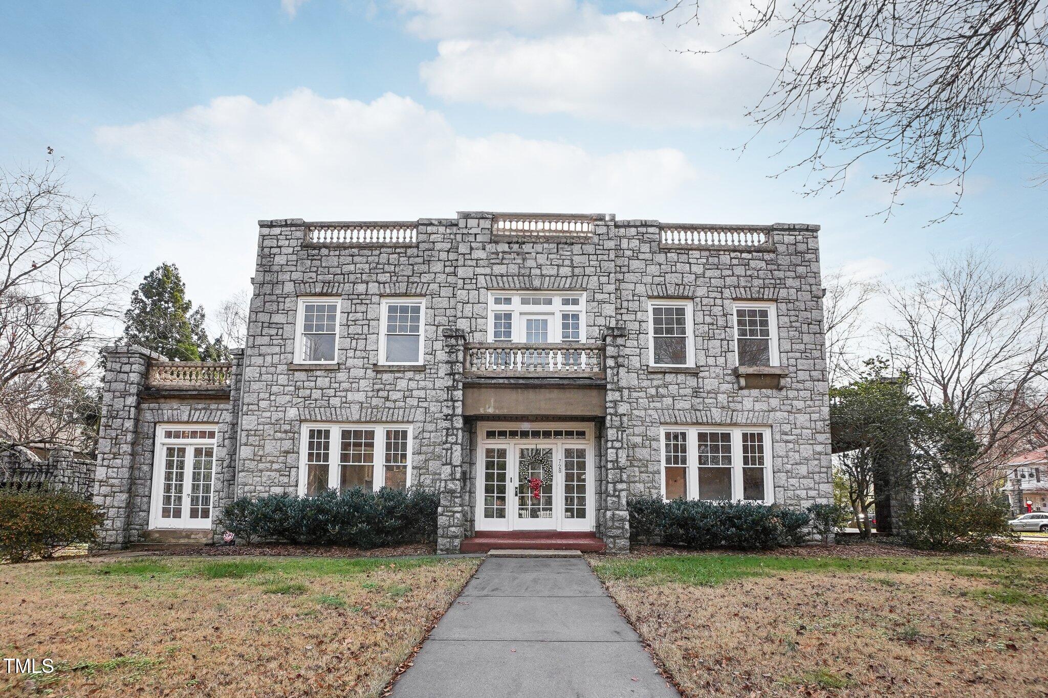 728 W Davis Street Property Photo