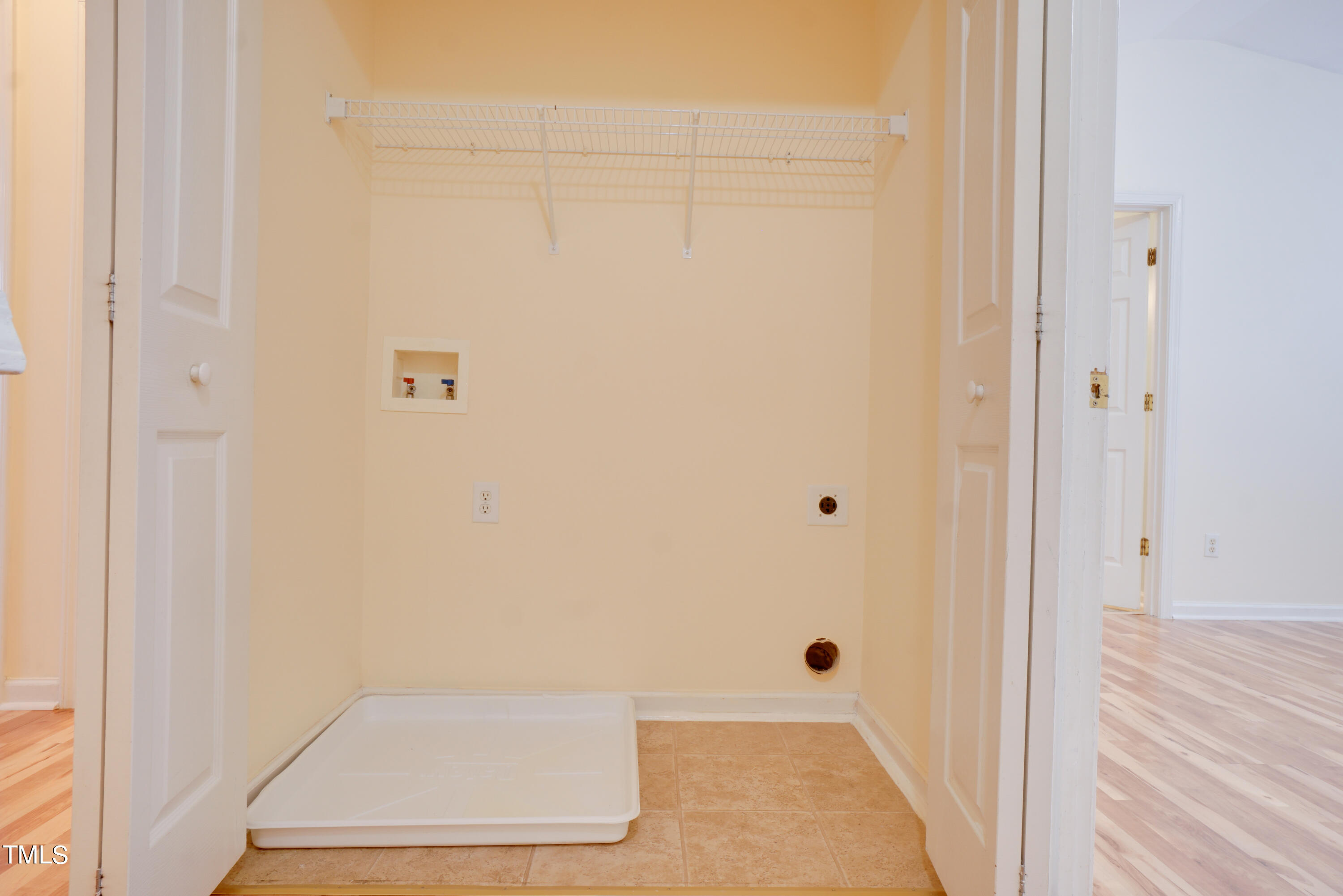 8107 Candelaria Drive Property Photo 9
