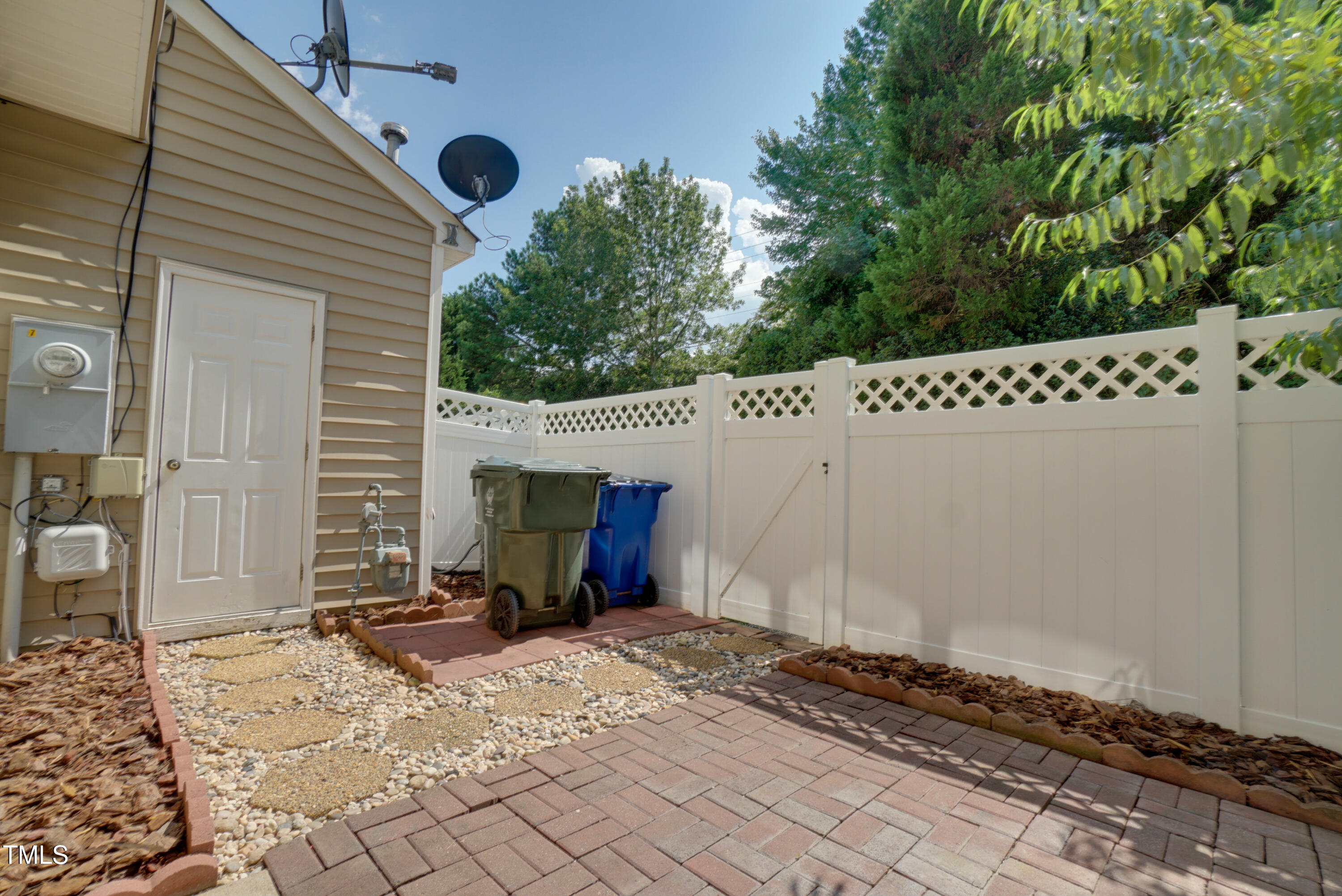 8107 Candelaria Drive Property Photo 27