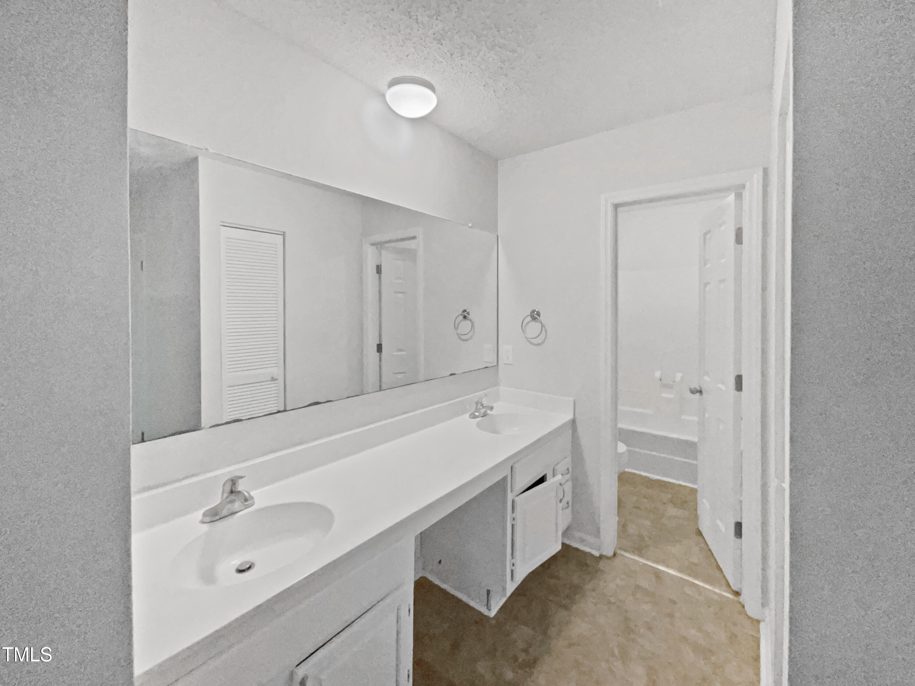 104 Mossbark Lane Property Photo 7