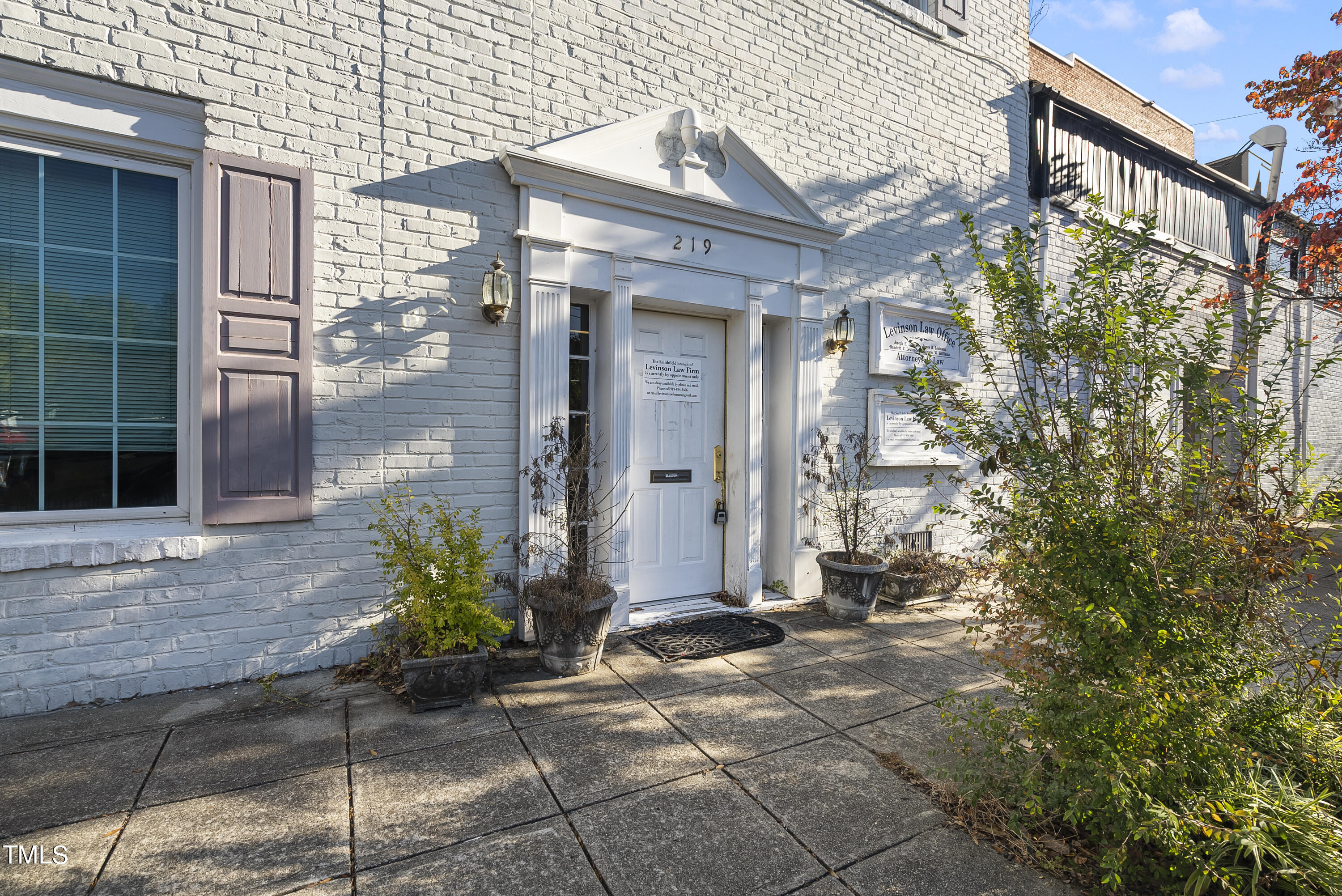 219 E Johnston Street Property Photo 2