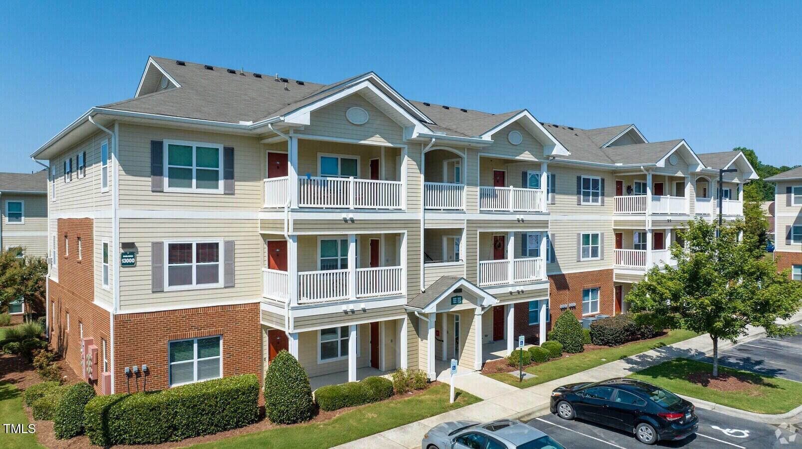 1000 Broadstone Way # B1 Property Photo 4
